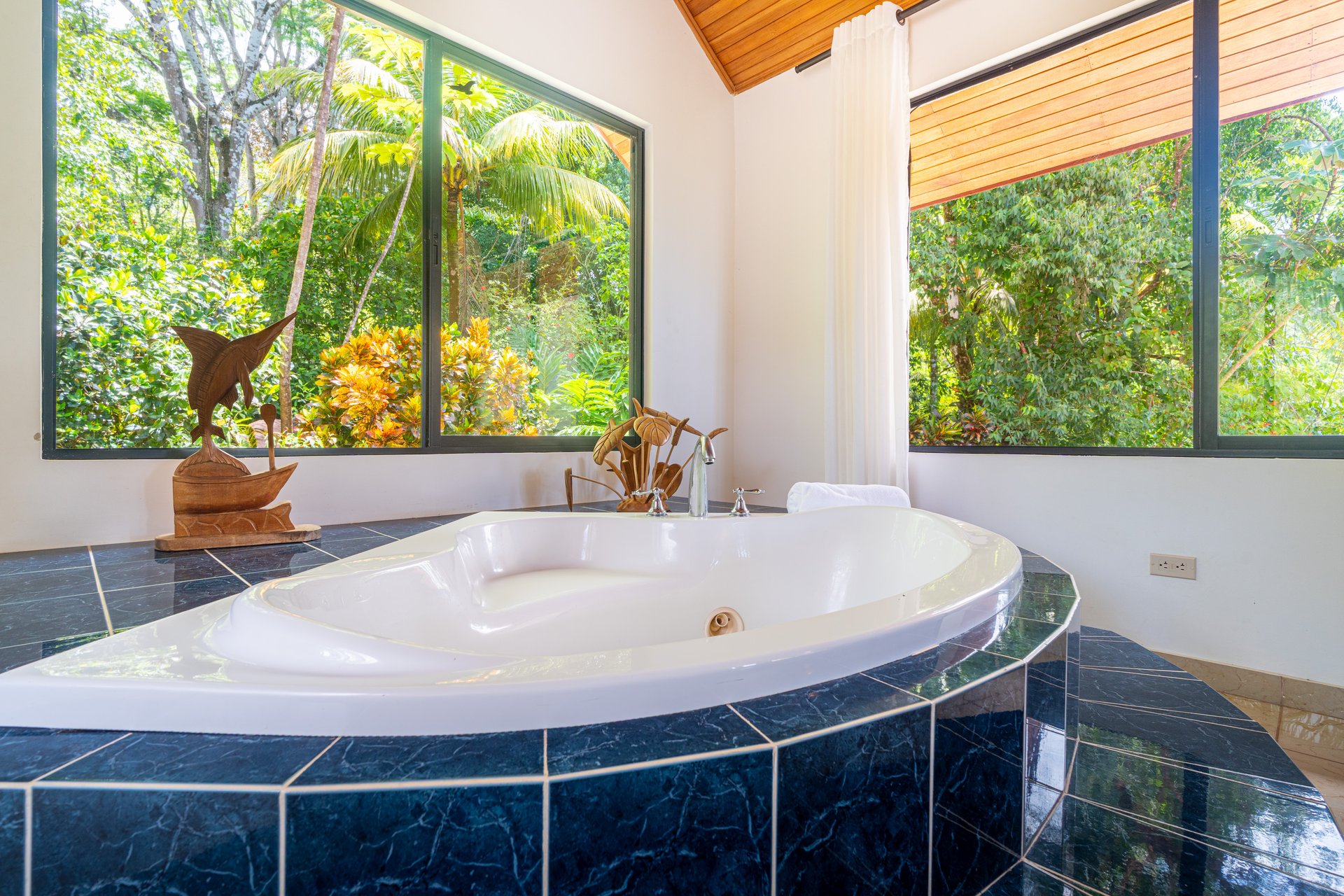 Casa La Bendición, Private Jungle Retreat with Ocean View
