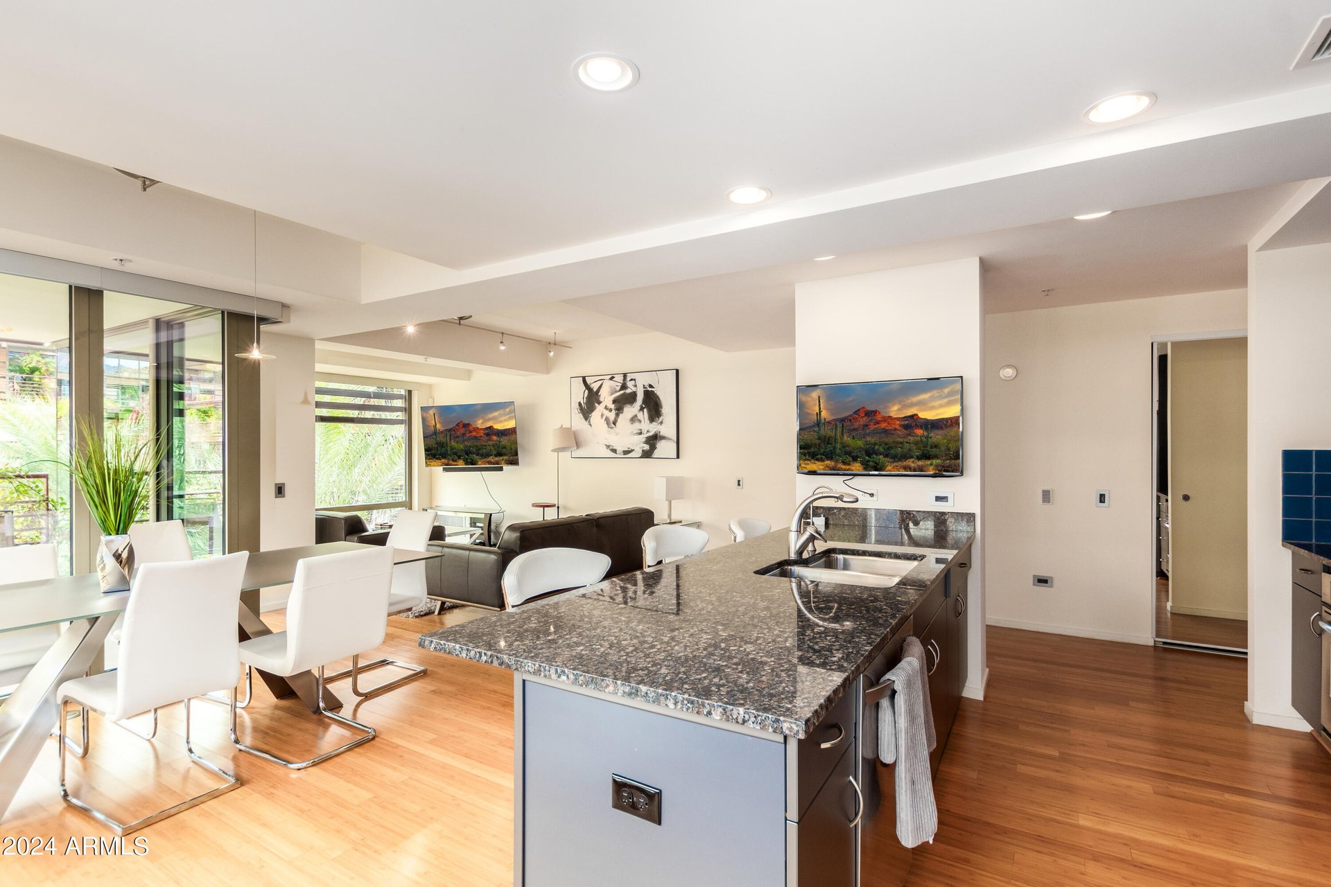 7137 E Rancho Vista Dr, #4005