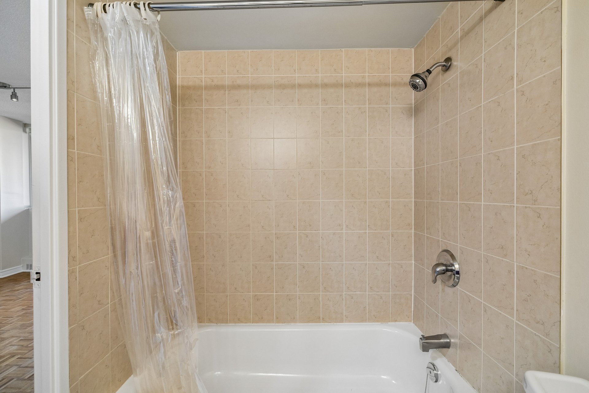 Bright and spacious studio apartment in great location
