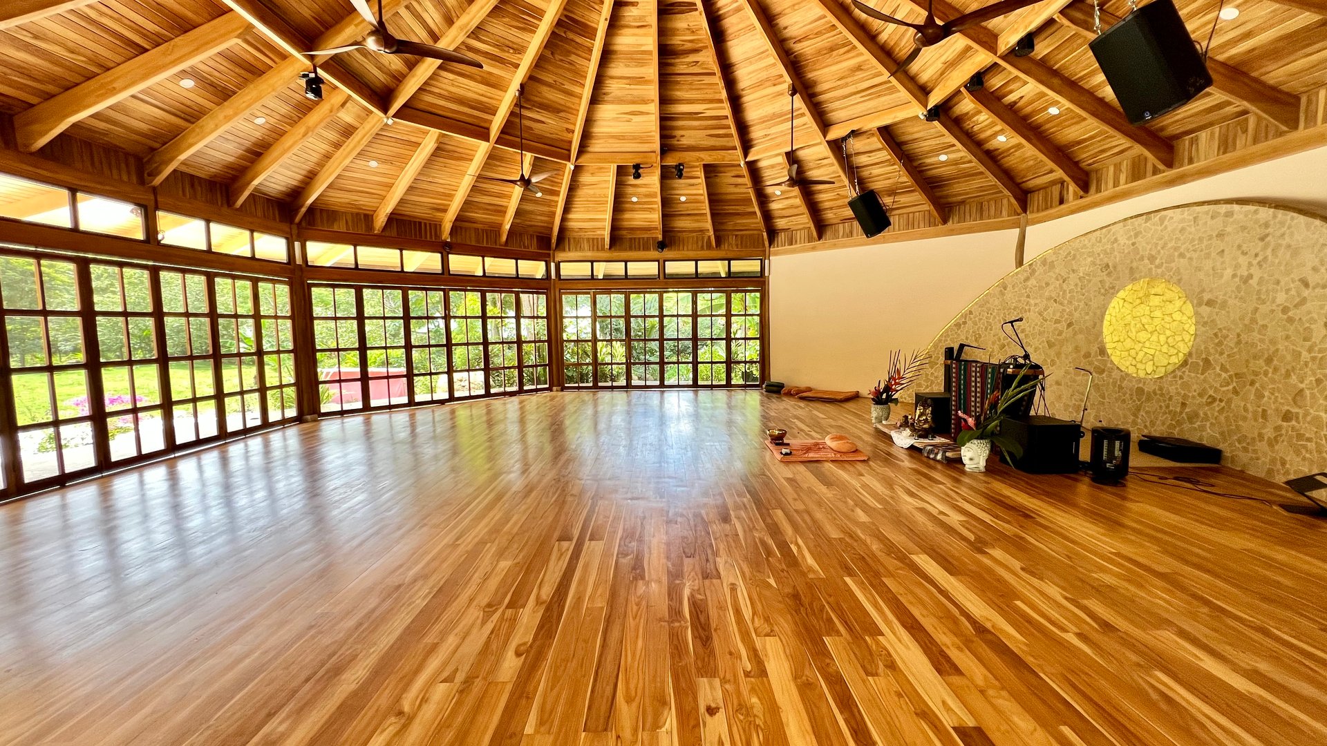 11.75 Acre property In-town, Retreat, Hotel, Bnb