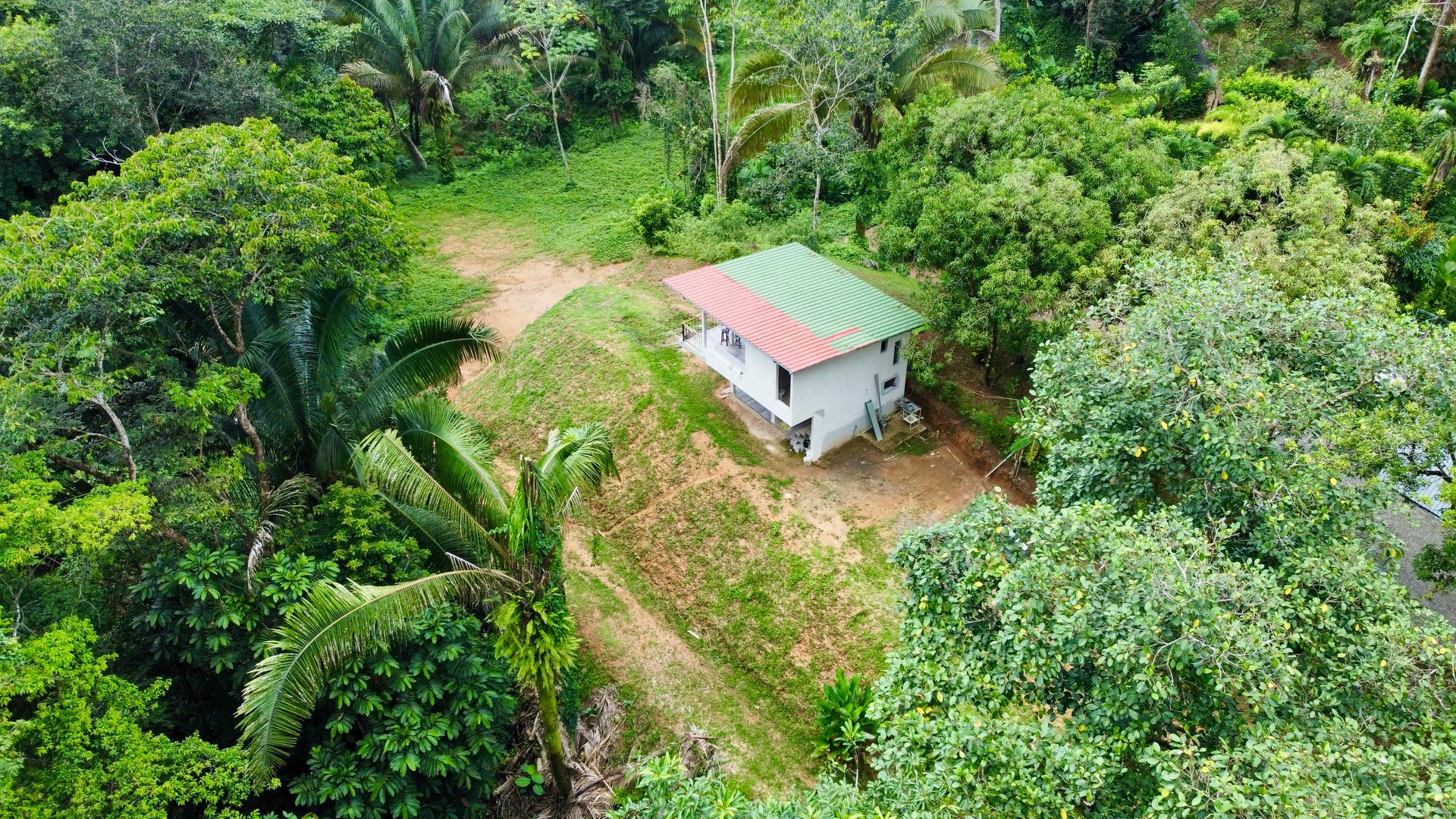 Investment Opportunity in Playa Hermosa – Fixer-Upper with Great Potential!
