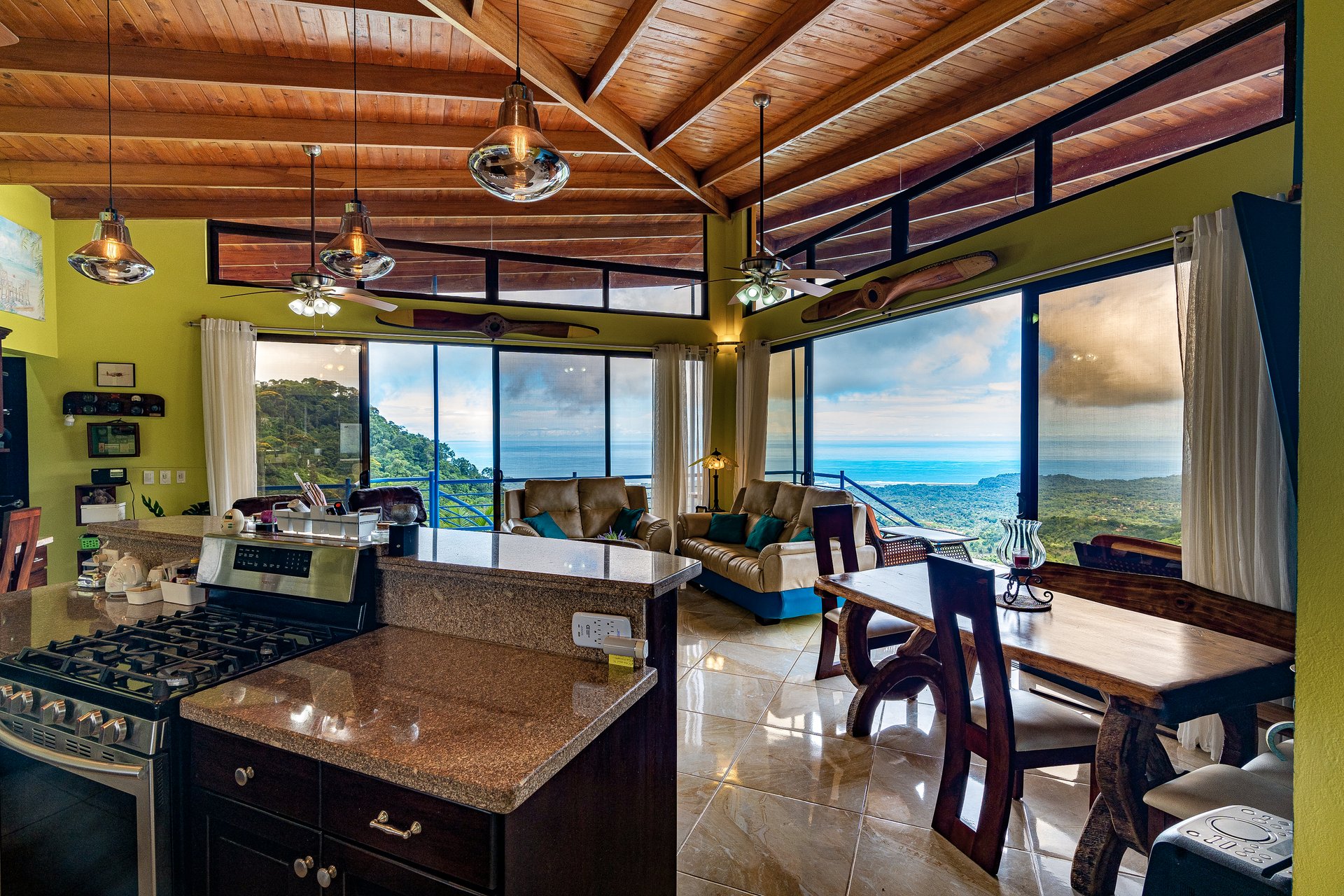 Luxury 4-Bed Villa with Ocean Views & Infinity Pool in Ojochal