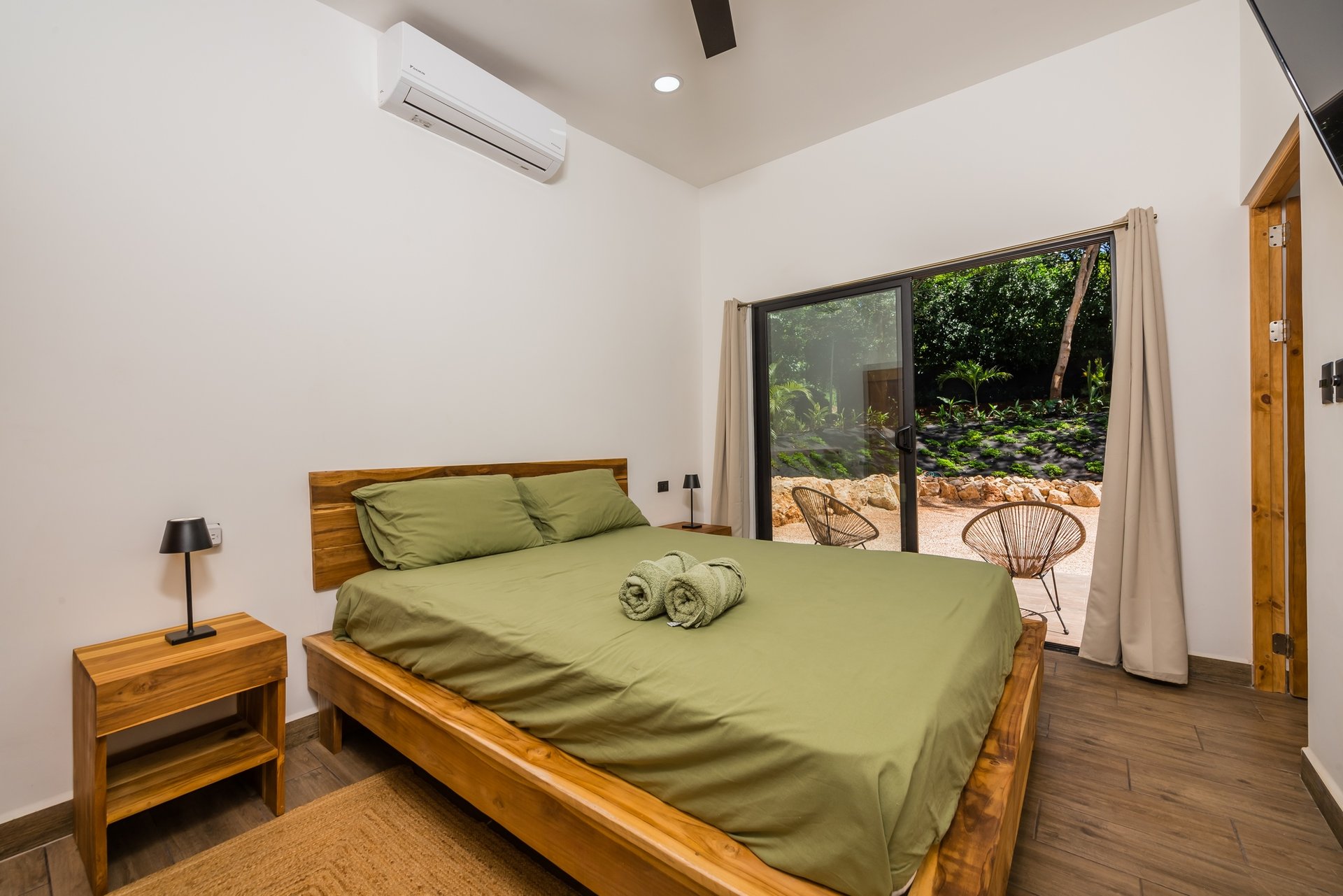 V-Caro Ju | Furnished Villa with Pool, Guest Cottage, and 4,603 m² Expansion Lot Just 15 Minutes from Tamarindo