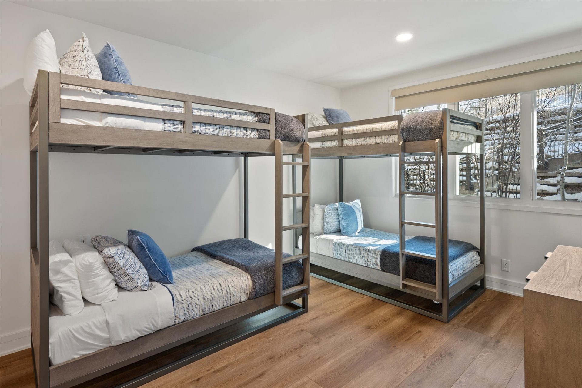 Ski-In/Ski-Out Luxury: Deerbrook Townhome