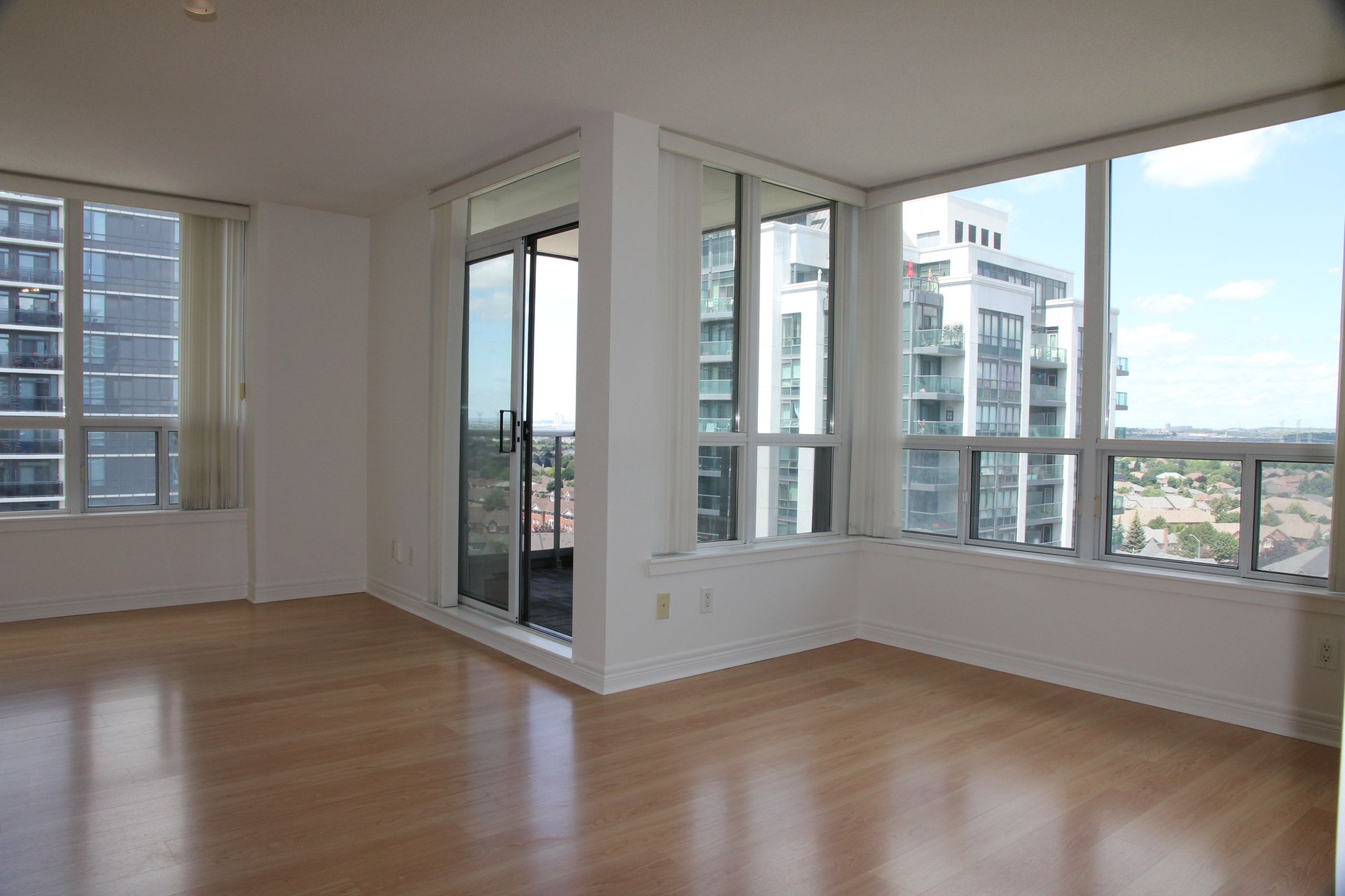  Exceptional Corner Suite 
