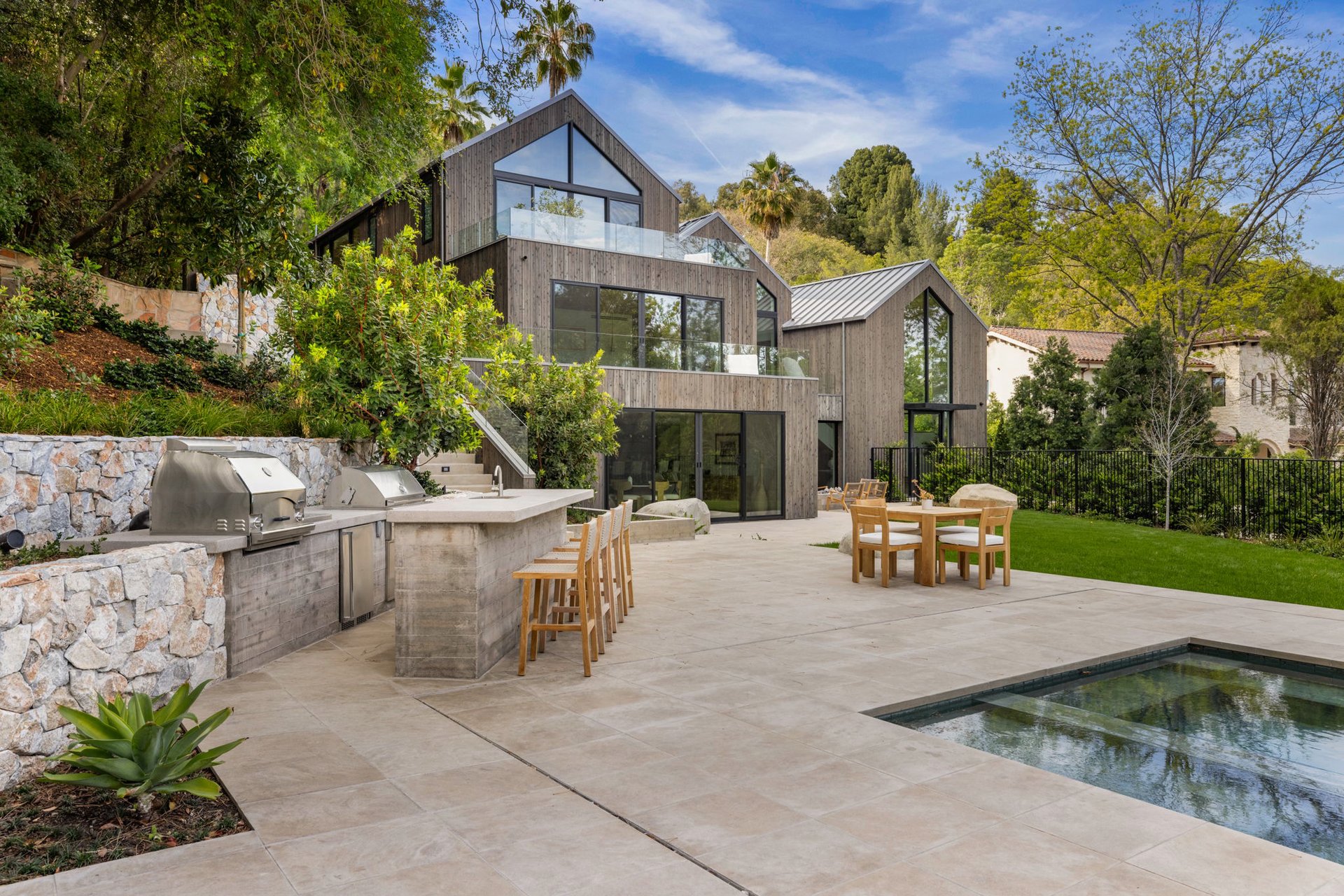The Viewcrest Lodge in Studio City 