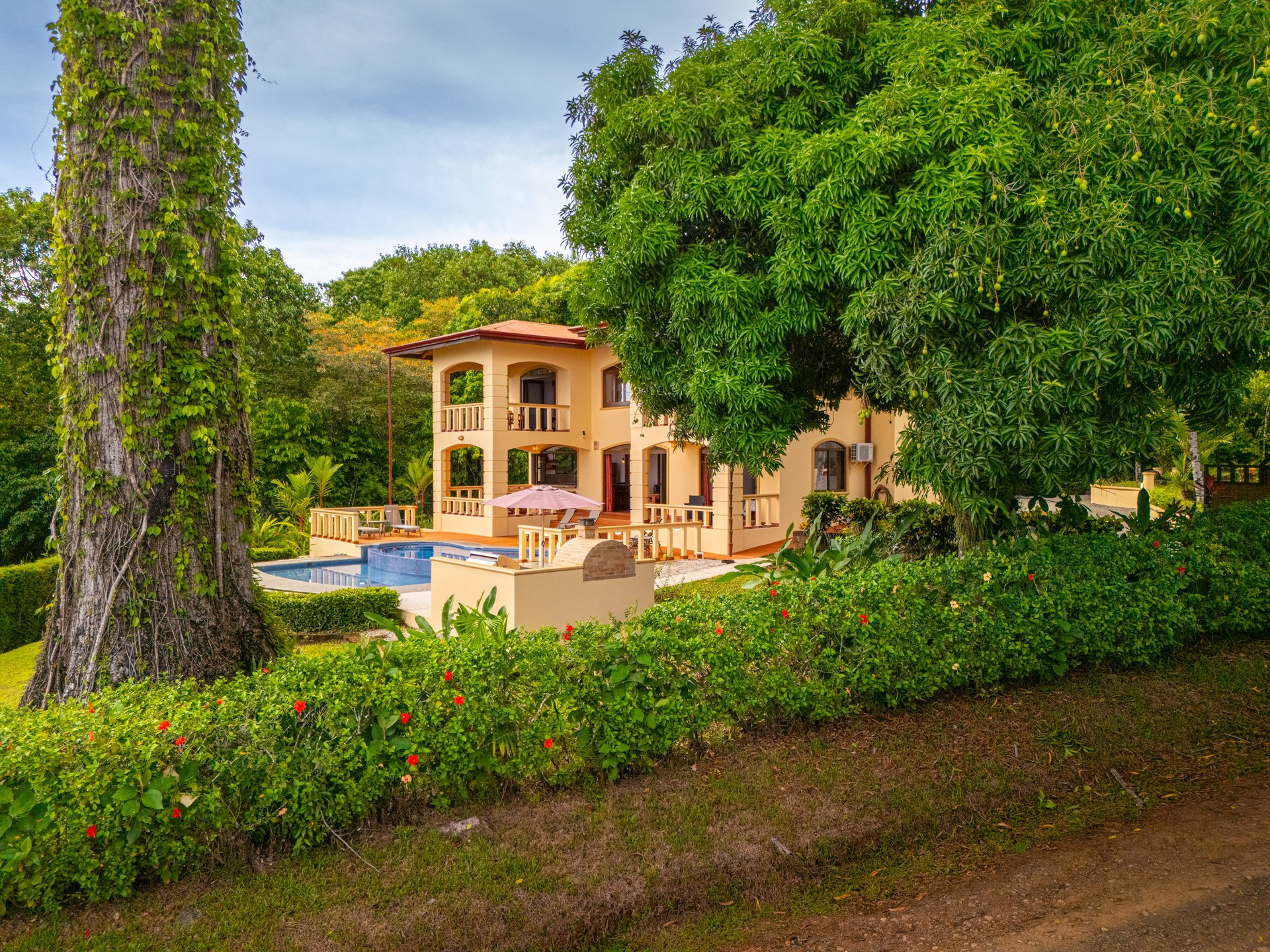 Classic Luxury at Casa Ceiba, Coastal Ocean View 4 Bedroom Home Near Uvita