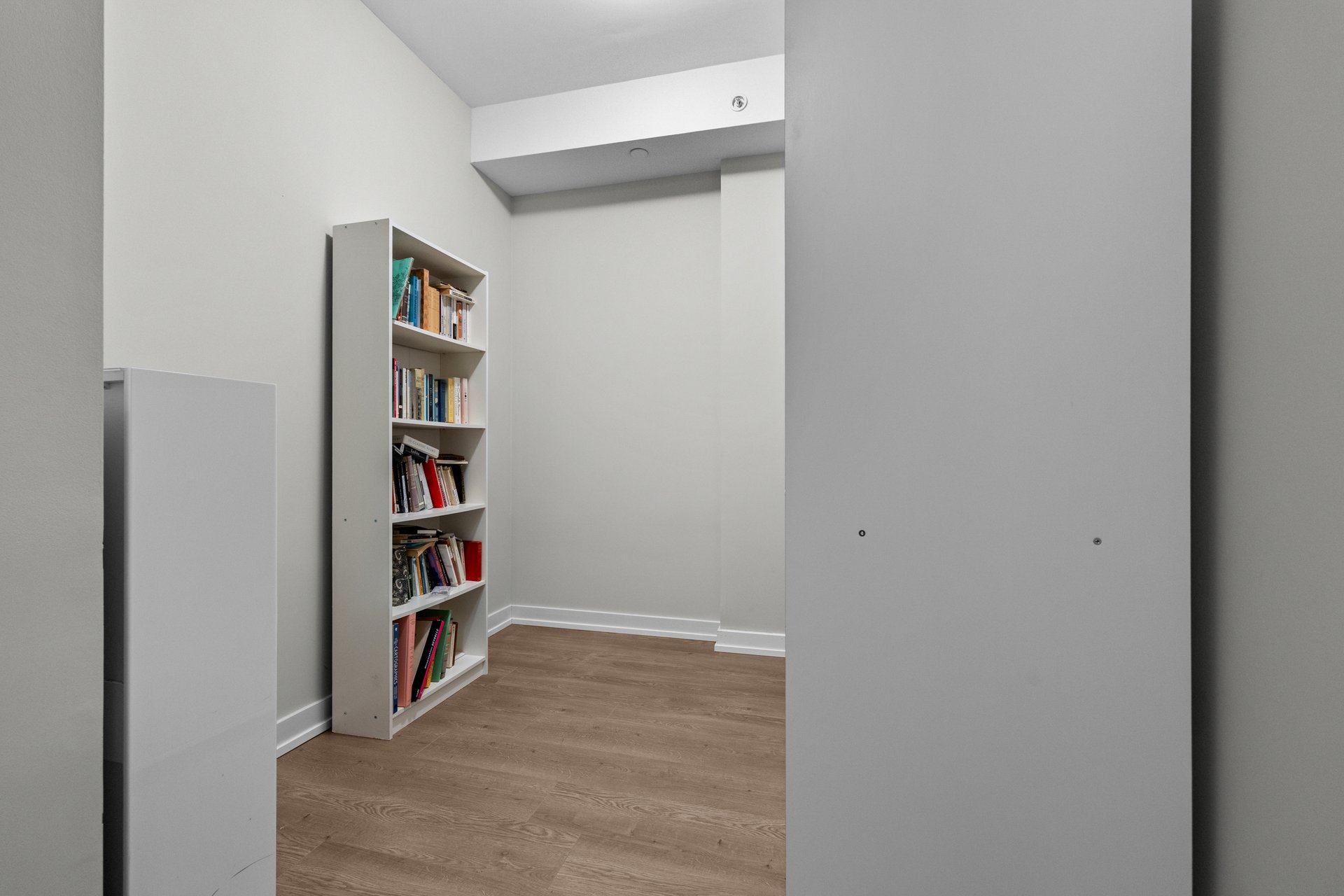210 Simcoe Street Suite 607