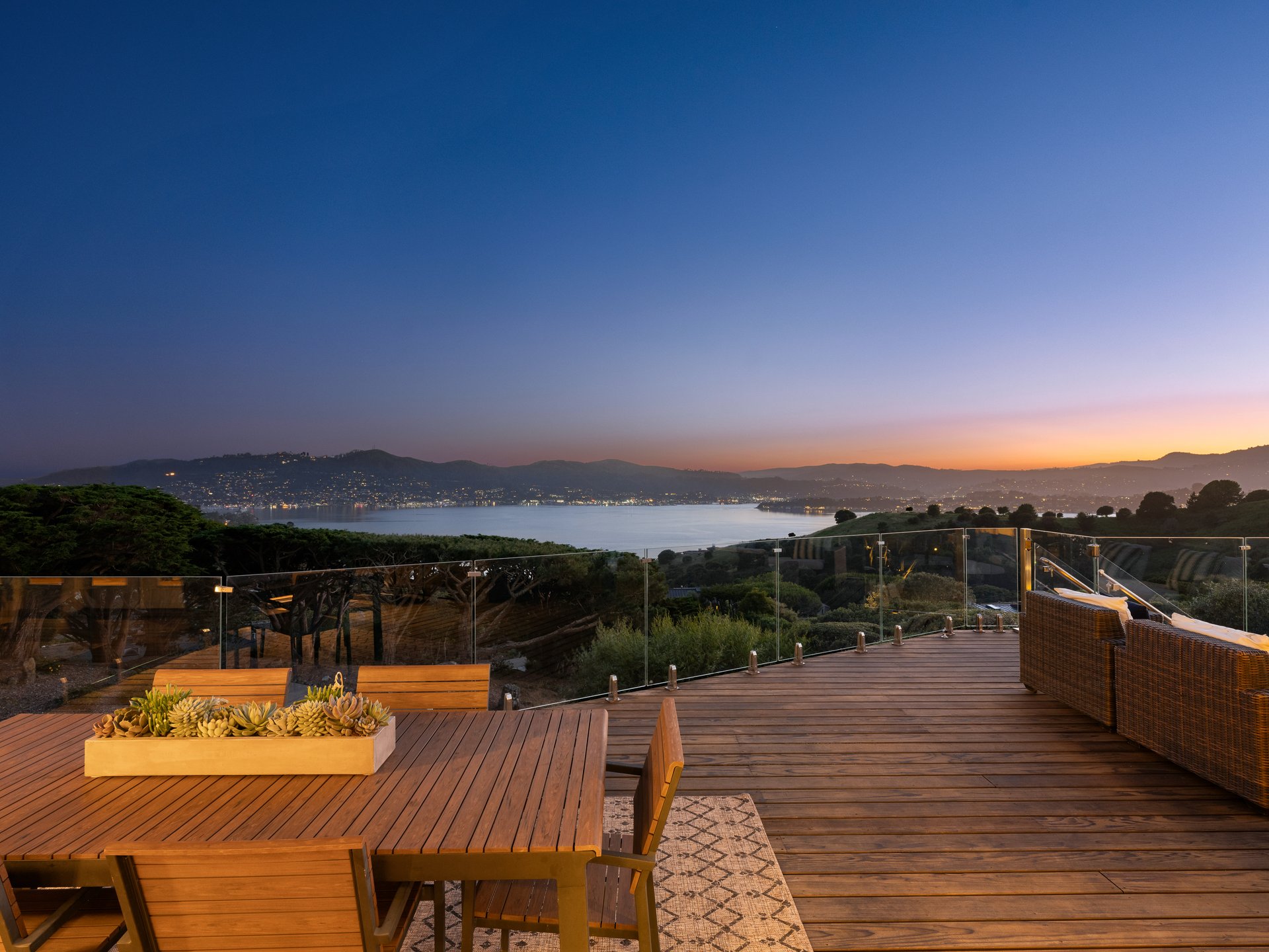 Stylish and Chic Mount Tiburon Retreat 