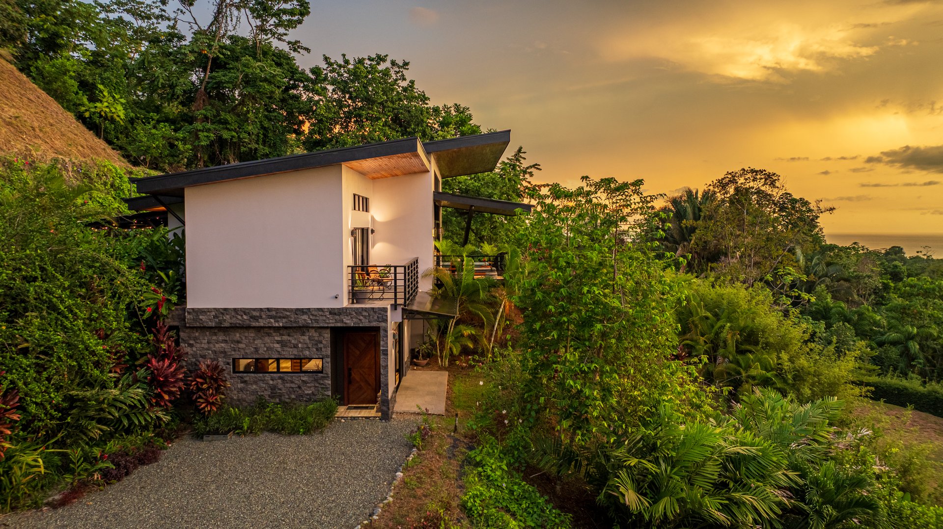 Casa Markissa – Luxury Oceanview Villa with Proven Rental Income.
