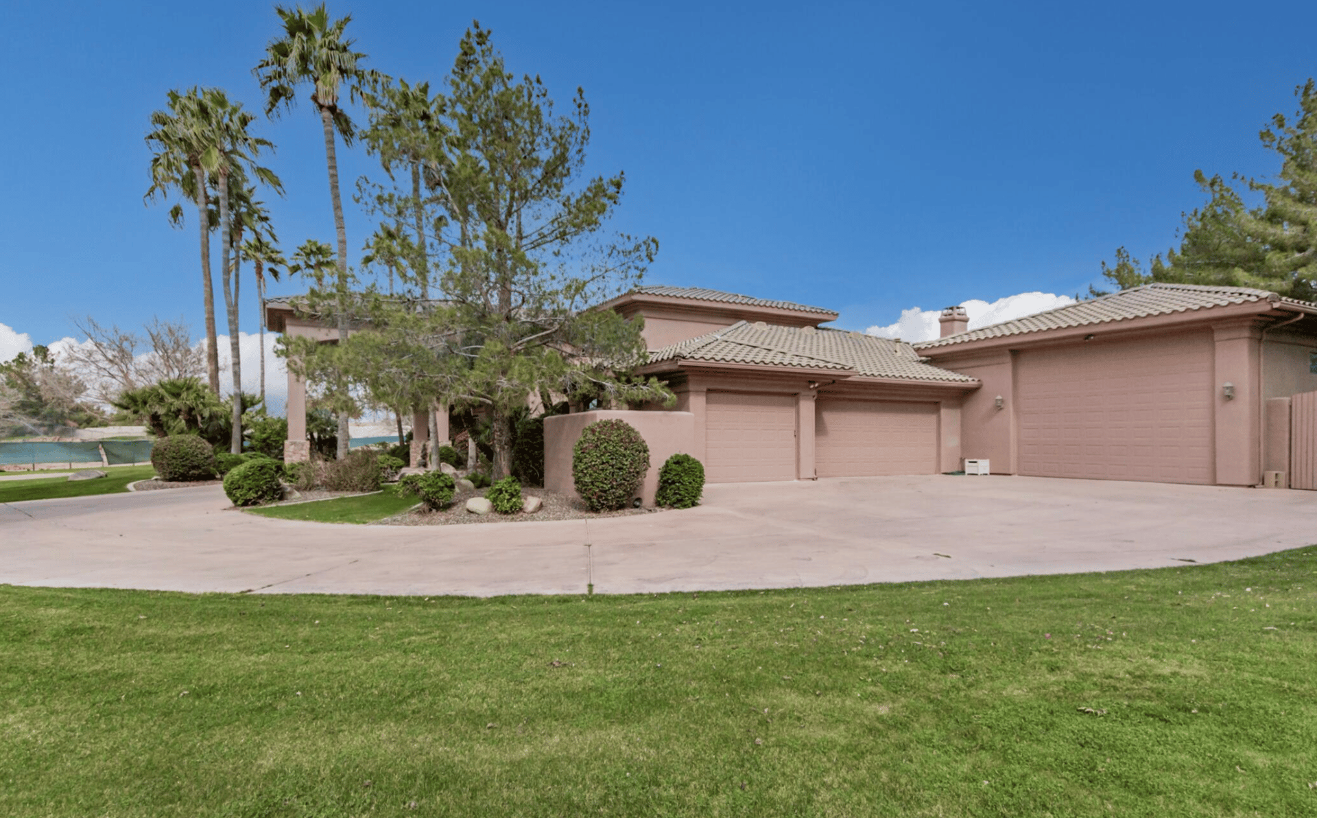 23 E Oakwood Hills Drive - "Builder's Home"