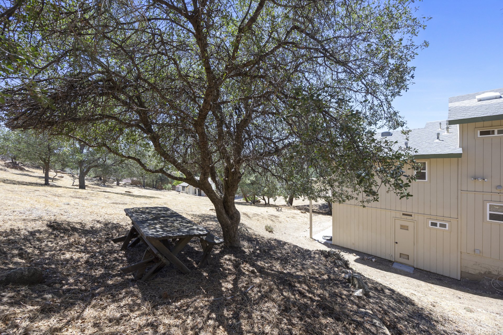 Panoramic Mountain Views in West Golden Hills — 21725 Mountain Drive, Tehachapi