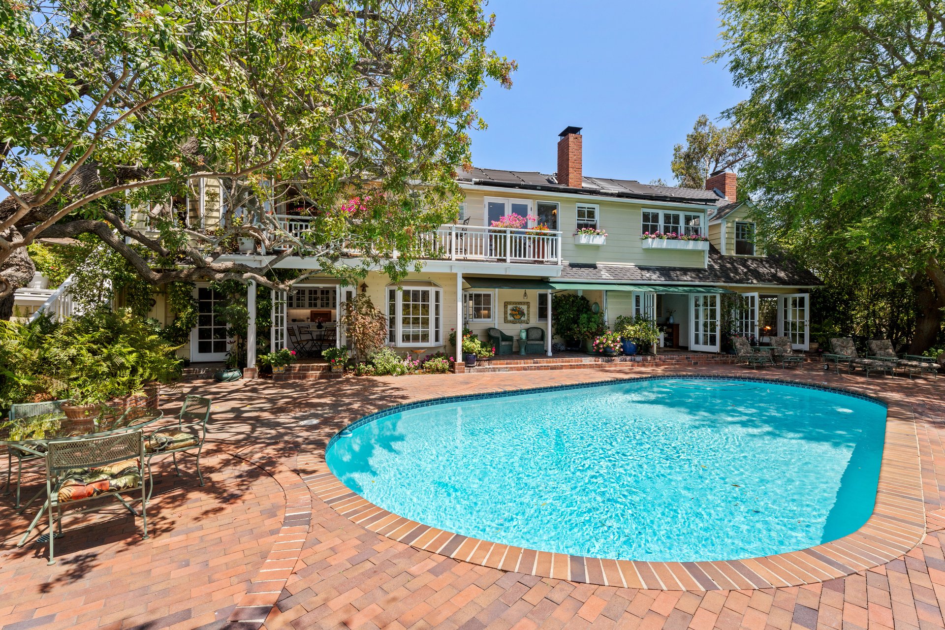 A Slice of Heaven in Lake Hollywood