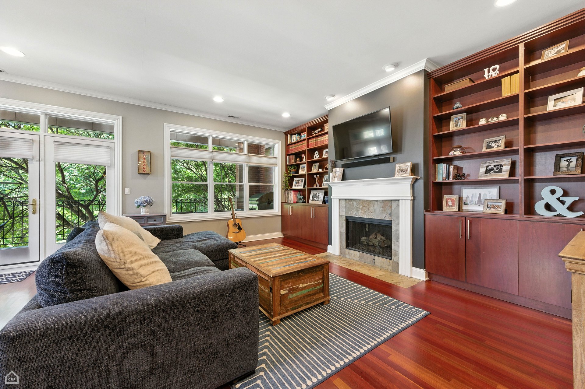 2343 W Montrose Avenue Unit: 101