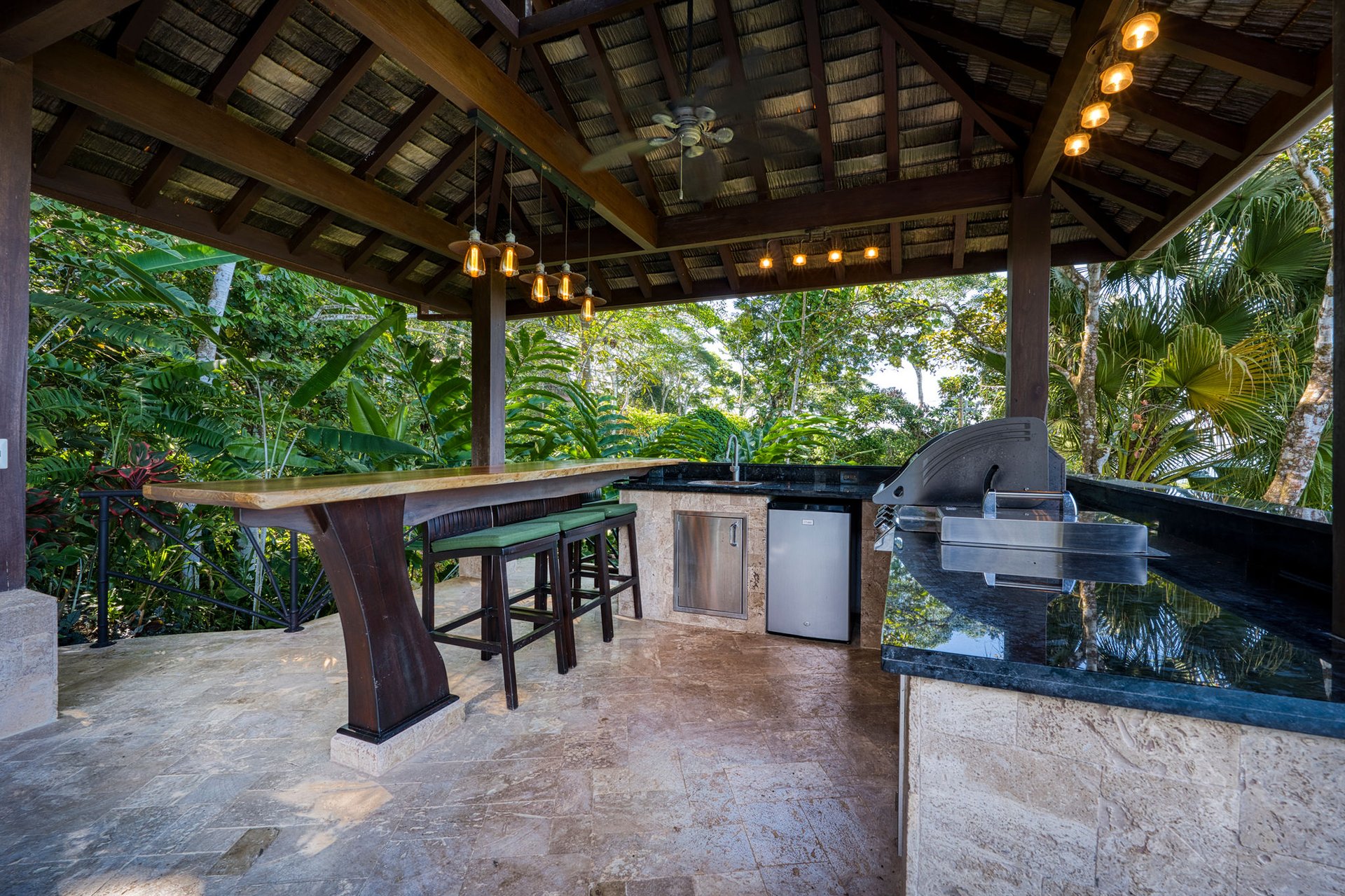Casa Bambú – LUXURY 5 BEDROOM ESTATE WITH EXCEPTIONAL OCEAN VIEWS
