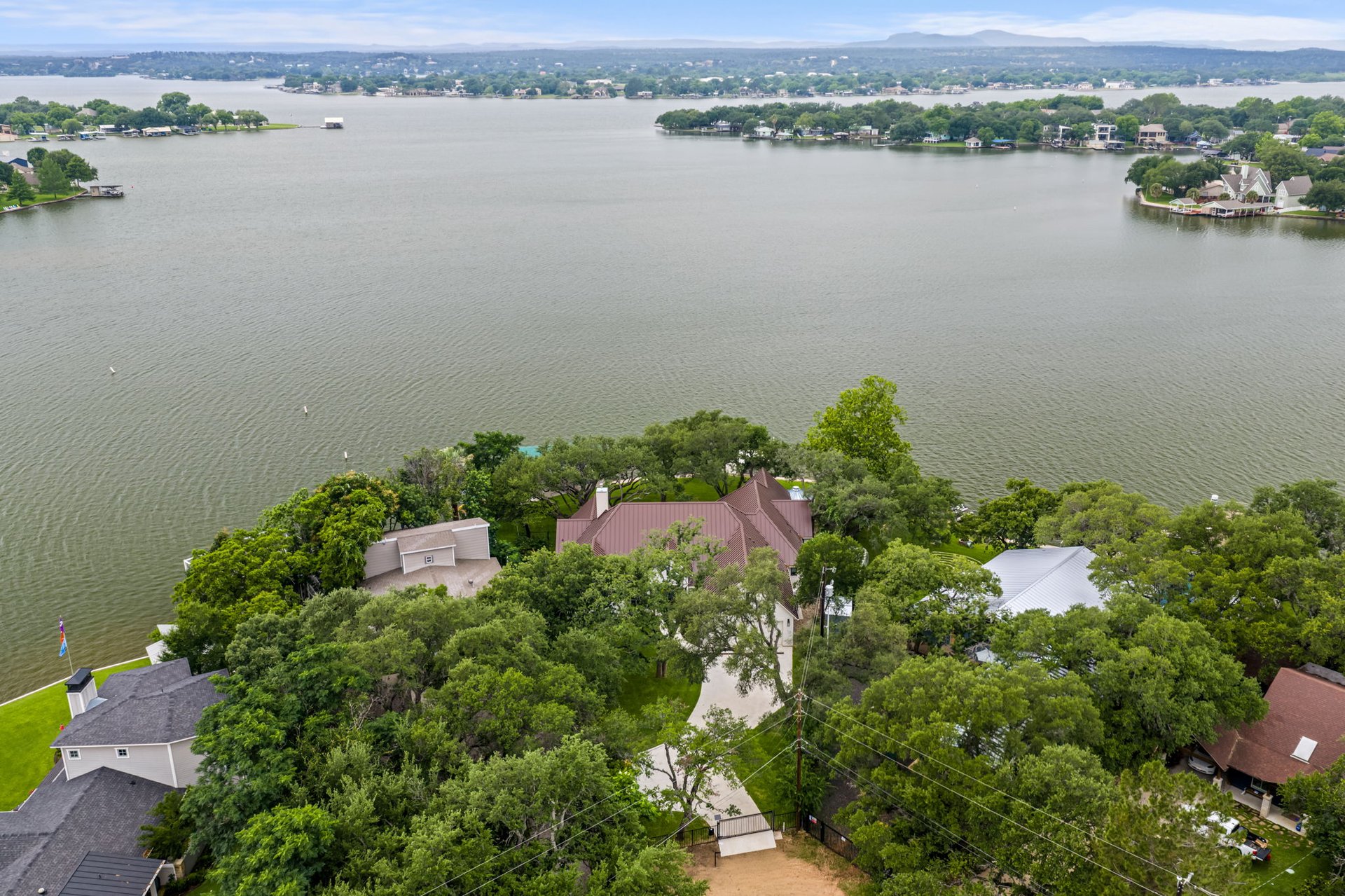 1131 N Shorewood Drive