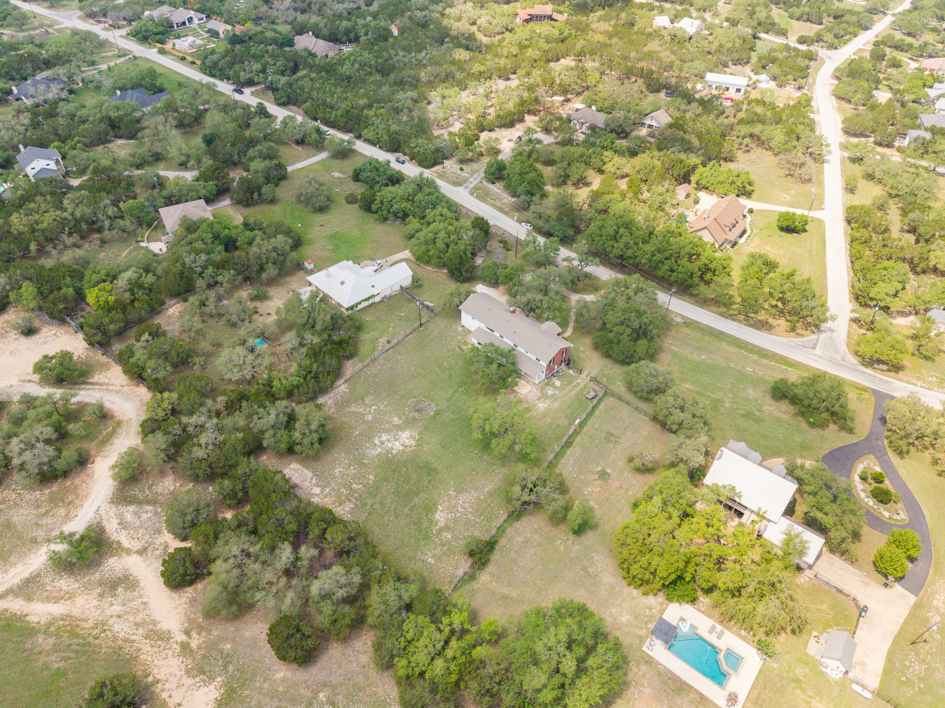 Designer-Renovated 6BR Estate Including Private Guest Apartment on 1.48 Acres