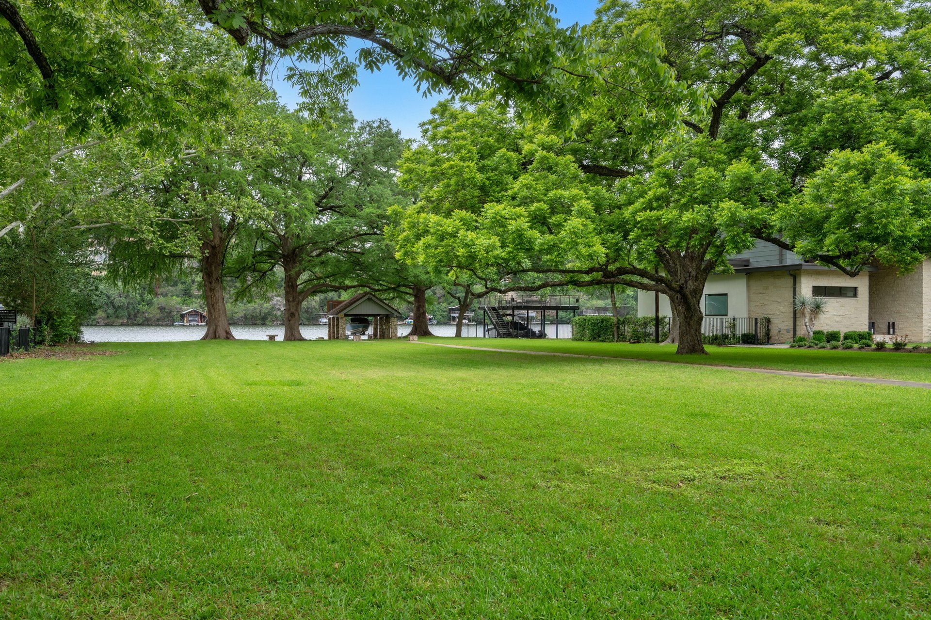3200 Rivercrest Drive