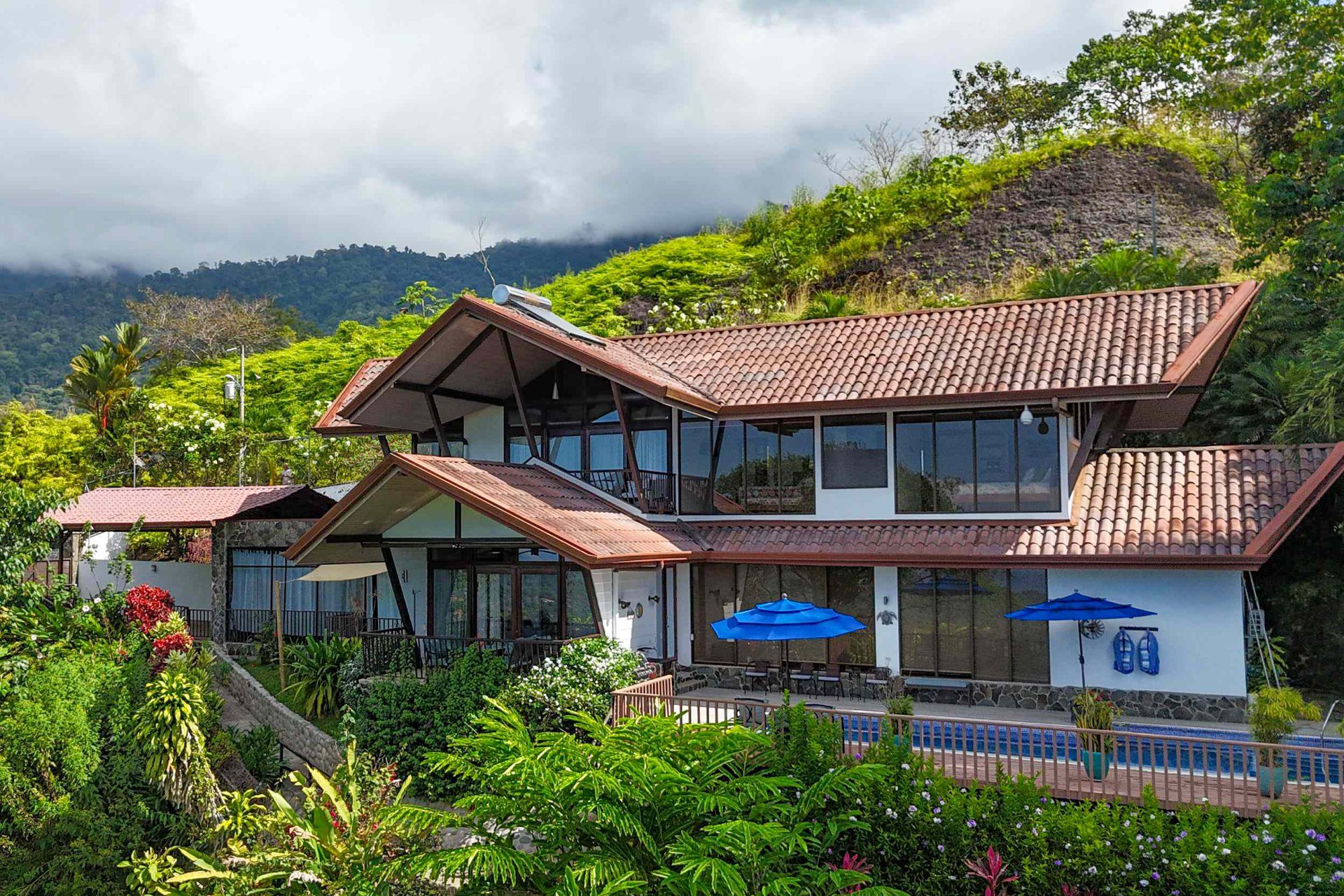 Panoramic Ocean View 4-Bedroom Home with Big Pool & Ample Space to Entertain in Ojochal Costa Rica