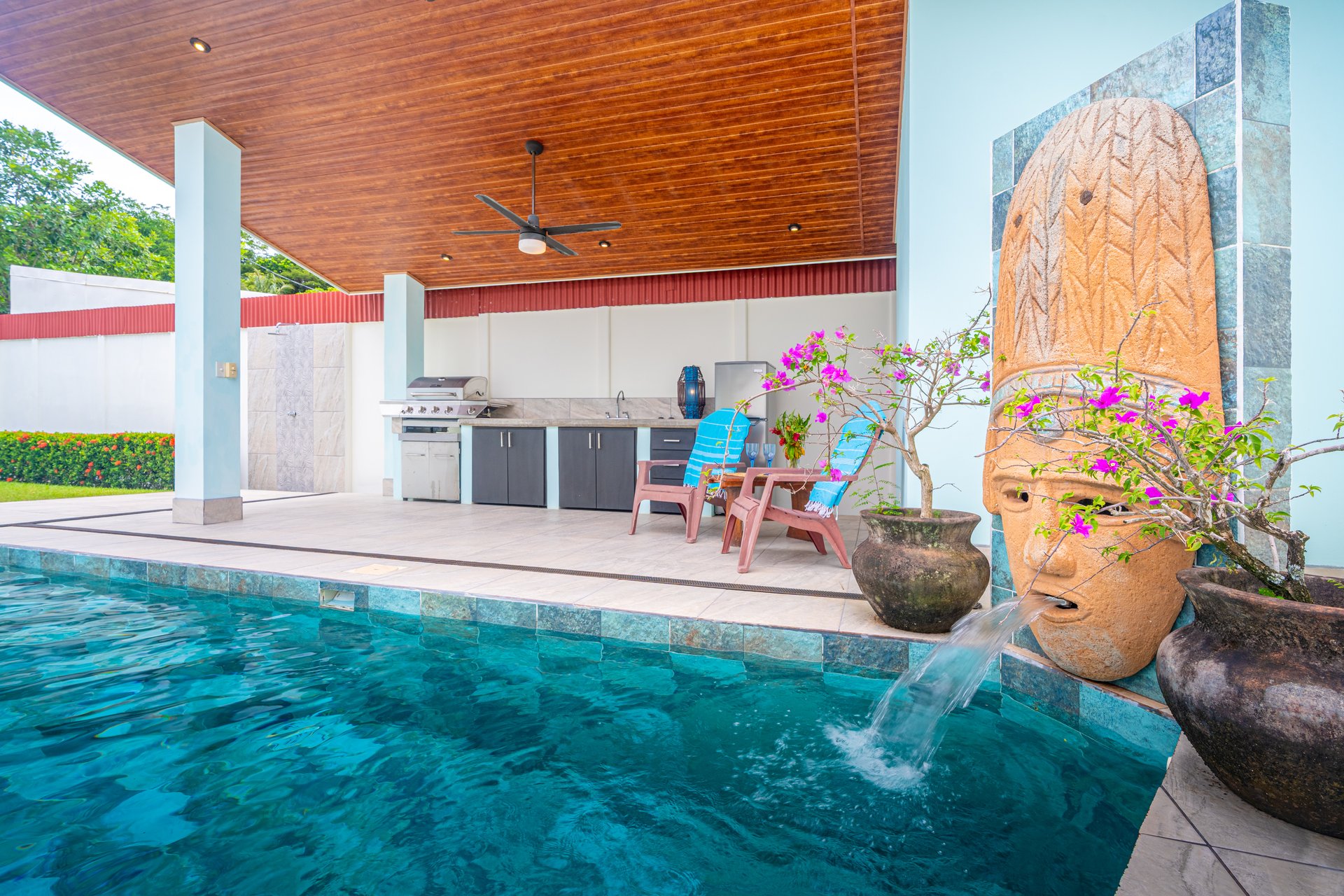 Villa Esmeralda - Big Pool. Big Lot. Big Lifestyle. Central Uvita, Walk to Everything!