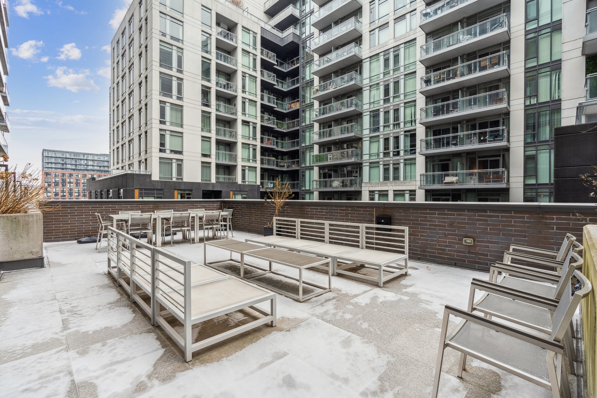 111 Bathurst St 423