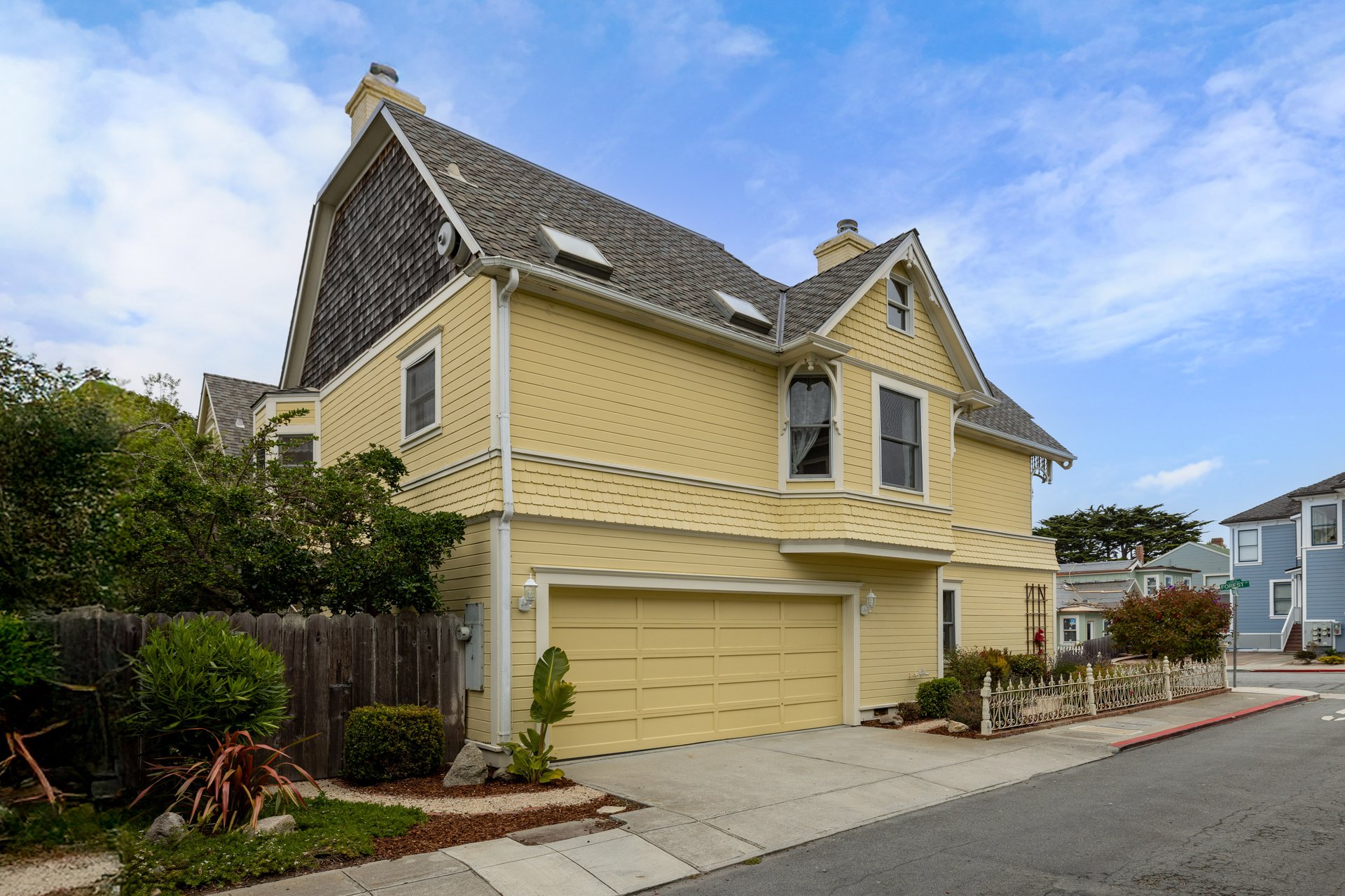 Daffodil House