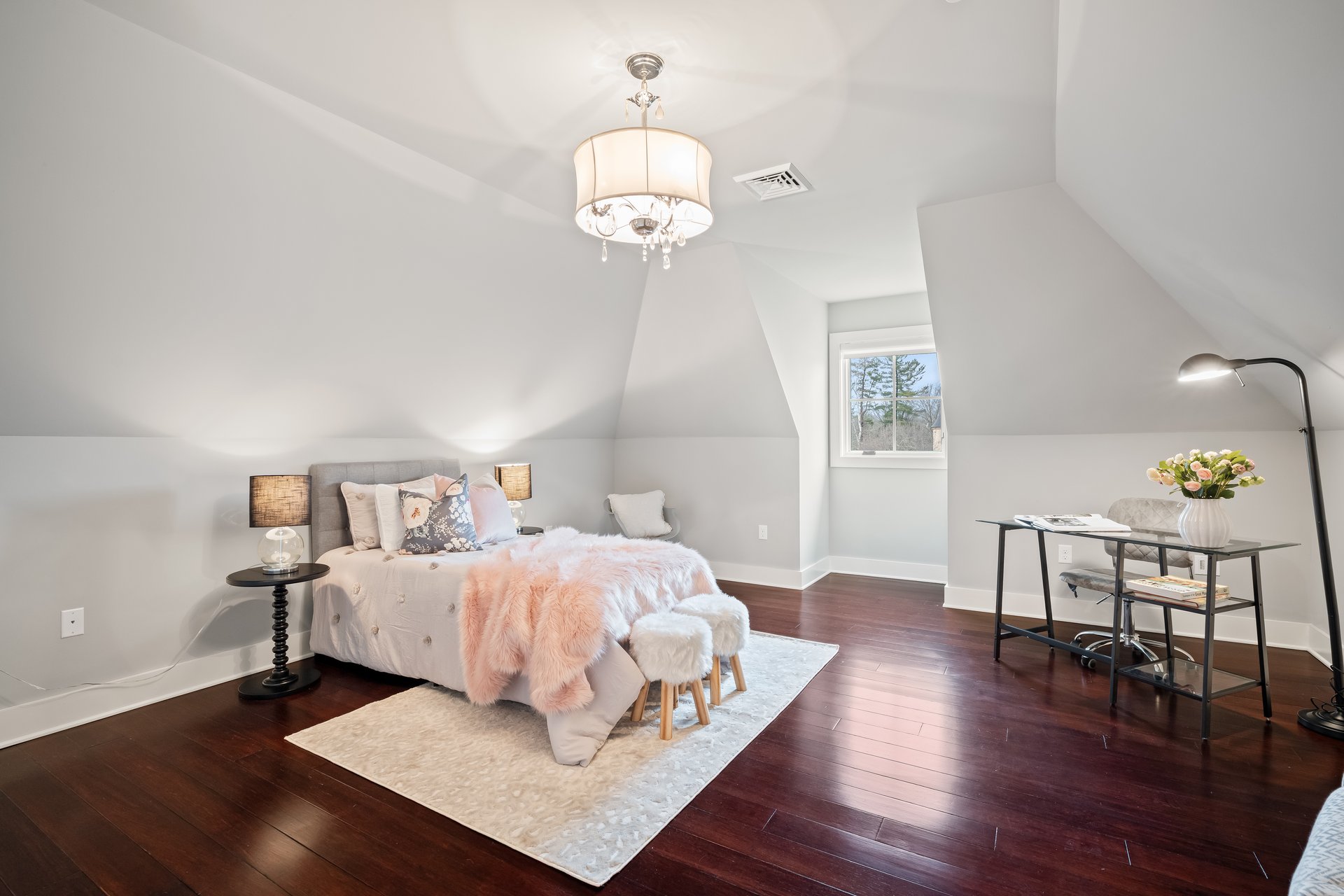 2687 Avenue Du Vlg