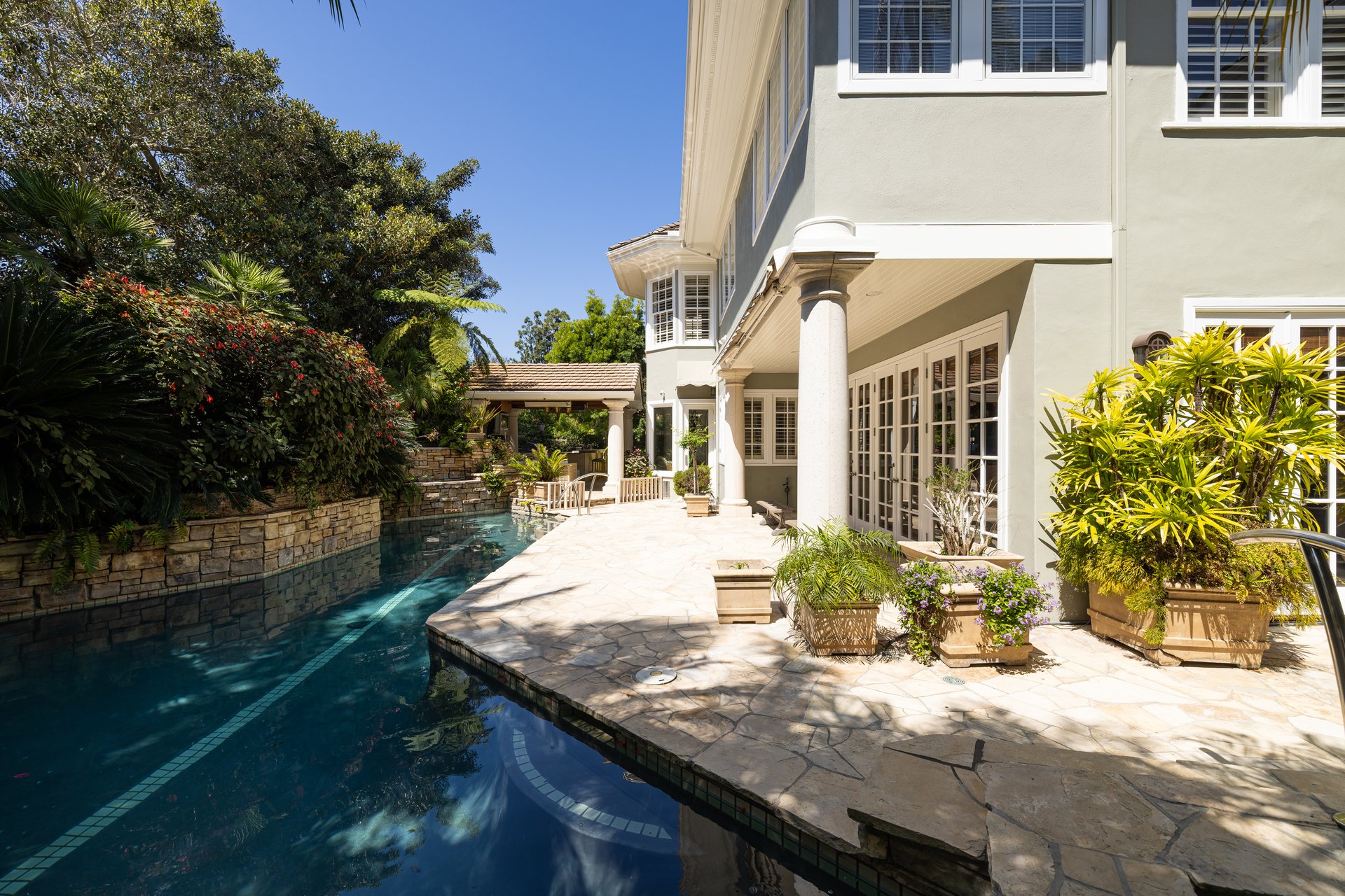 3 Weybridge Court