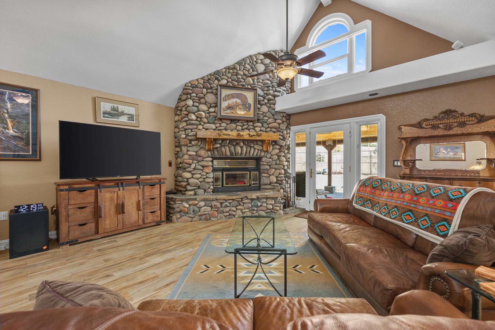 Equestrian Estate in Bear Valley Springs: 25820 Skyline Drive