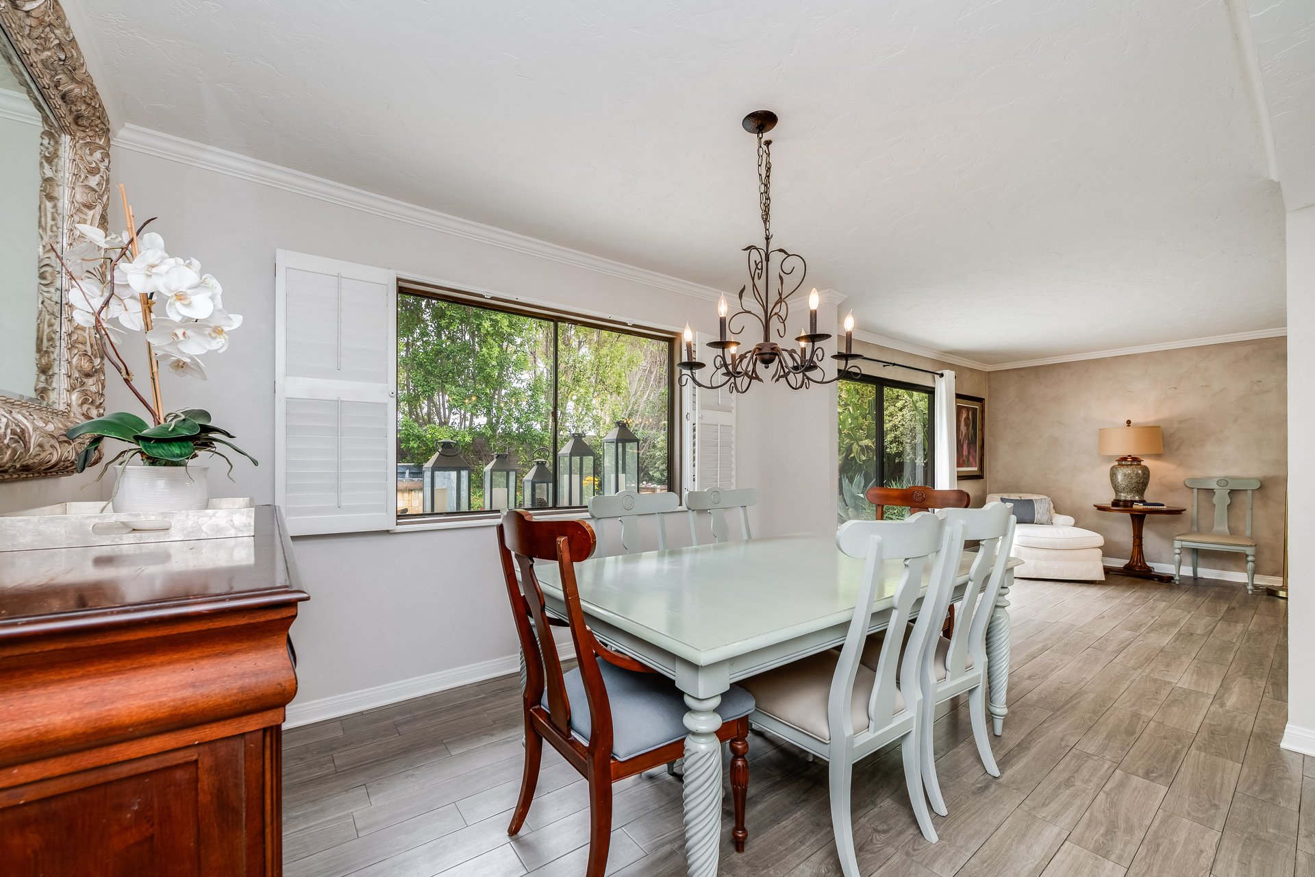 24417 Clipstone St, Woodland Hills 