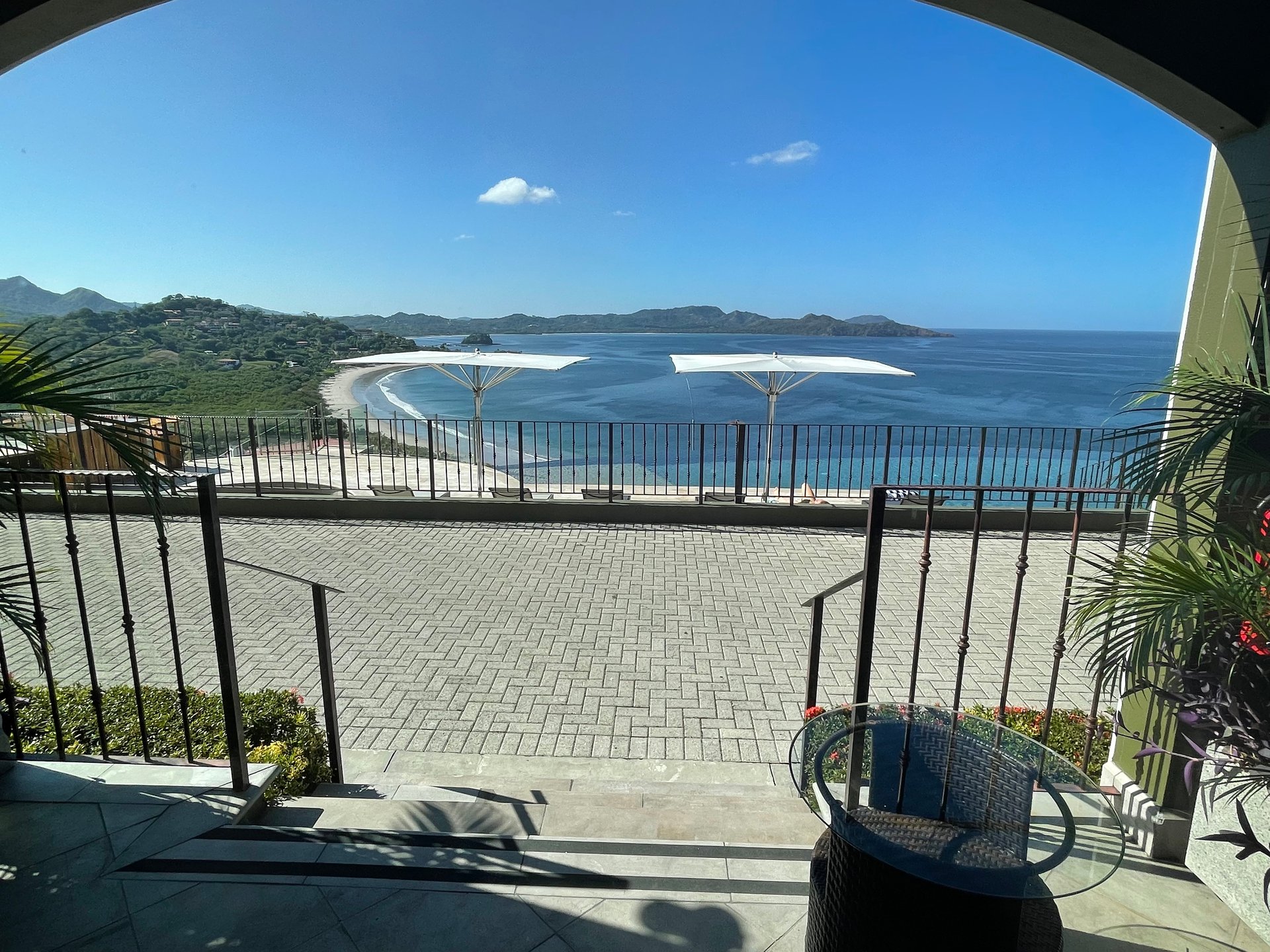 360 Splendor del Pacifico #305 | Oceanview Perfection – Just Steps from the Infinity Pool