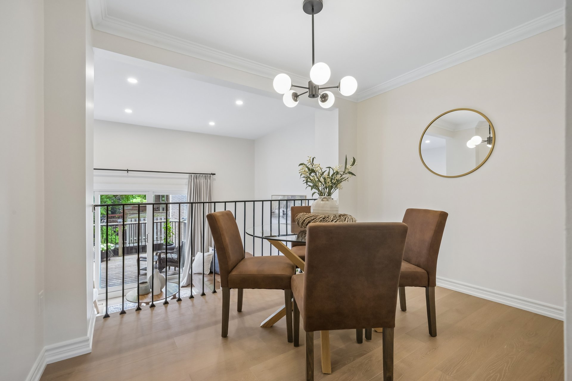 Lakeside living in the heart of Bronte!