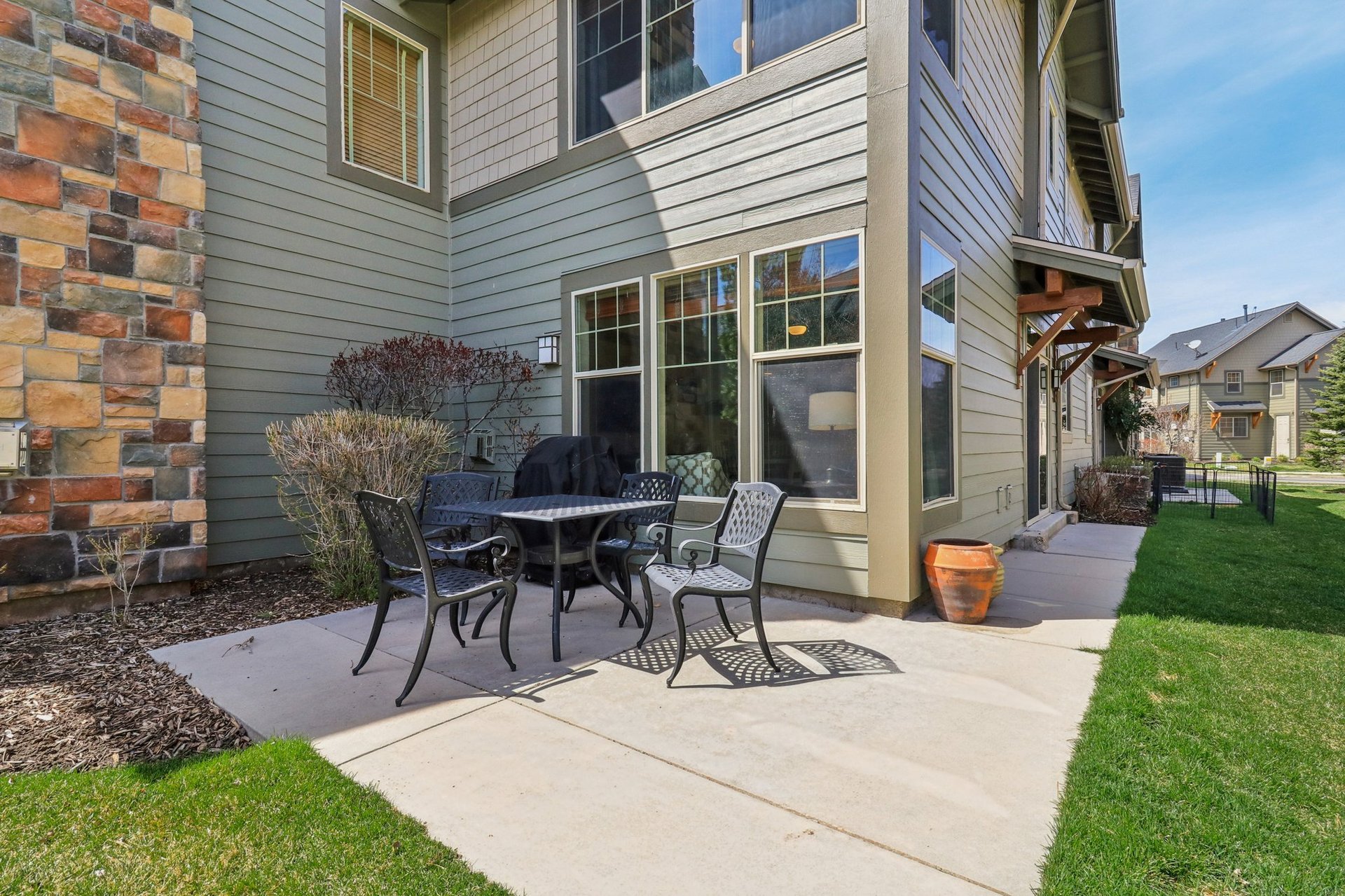 6010 N Fox Pointe