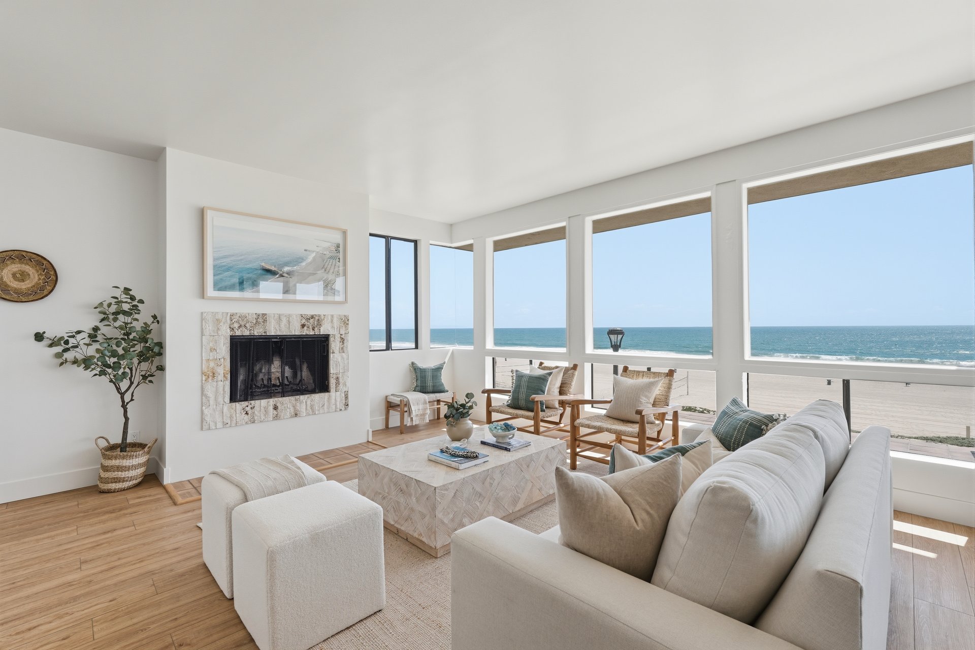 2516 The Strand