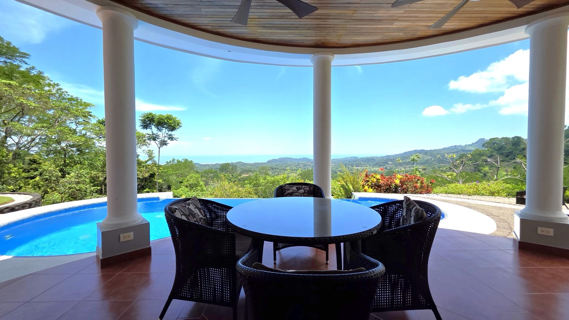 Ojochateau - Rare Ocean & Mountain View 4BR Home in Costa Rica