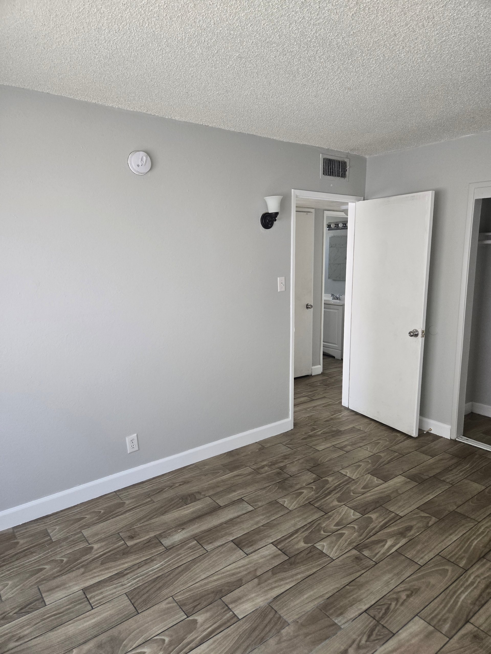 485 North Circle #2 Las Vegas, NV 89119