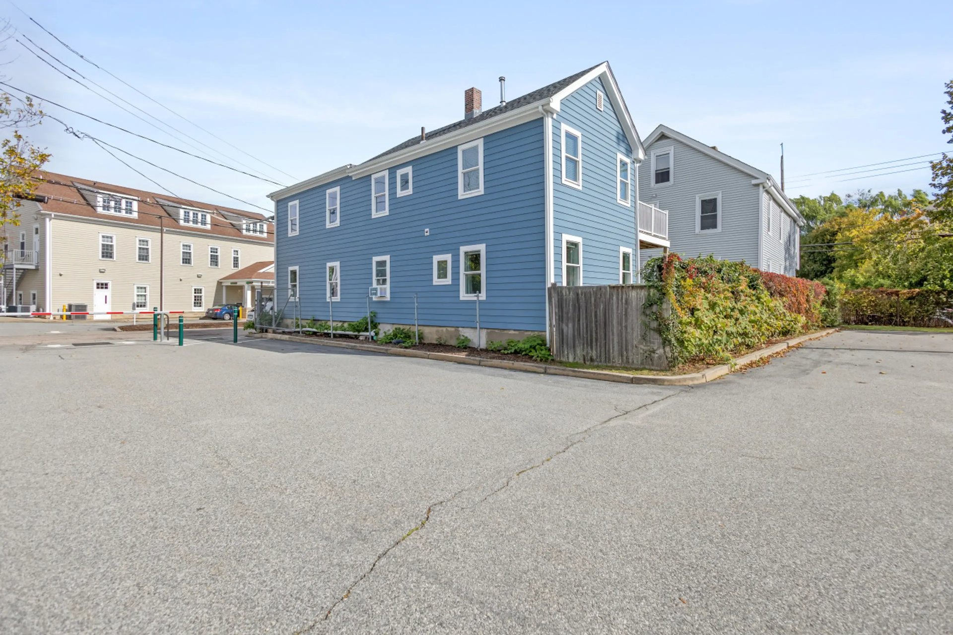 First Floor Apartment Near the Cliff Walk and More