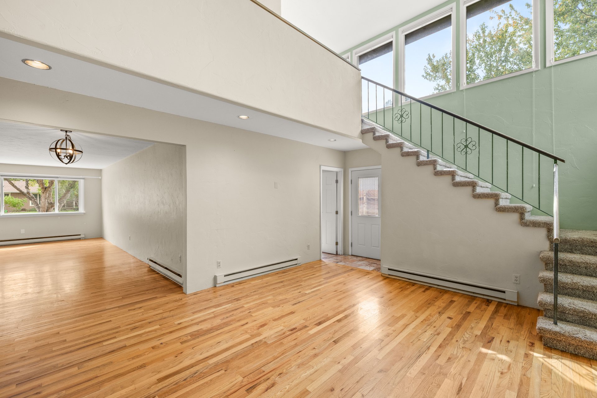 Spacious Mid-Valley Residence Near Crown Mountain Park