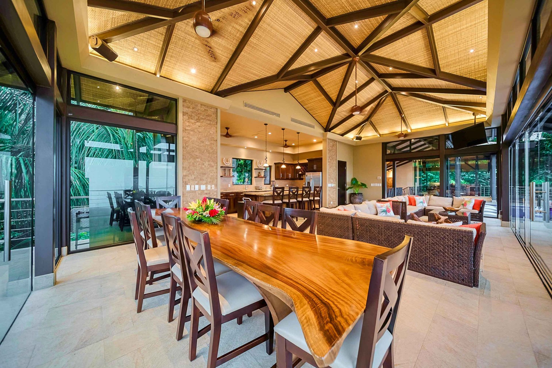 Walk to beach Vista Hermosa Estate Lucrative Contemporary Estate
