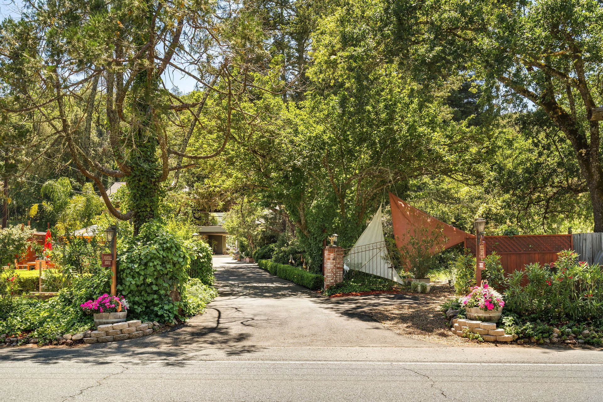 3037 Foothill Blvd