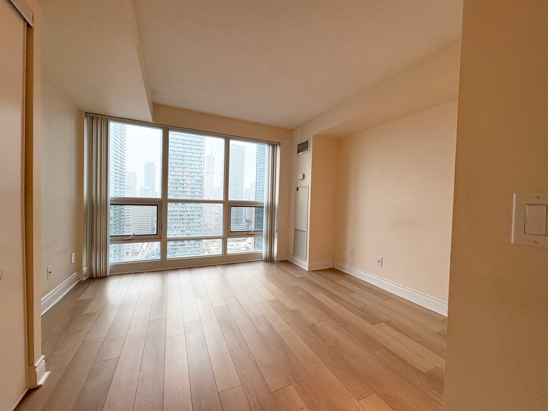 763 Bay St Unit: 3413