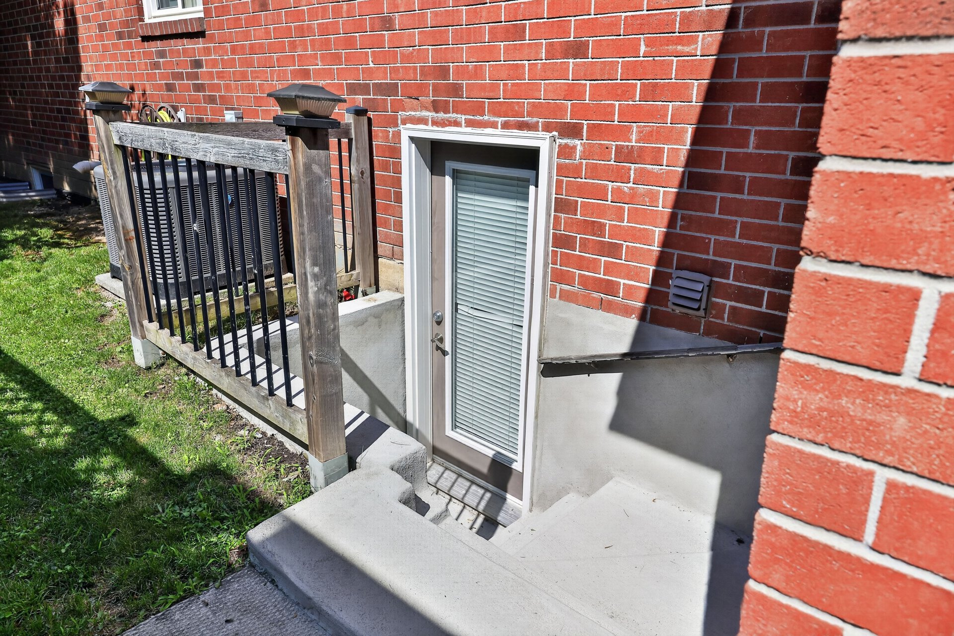 2102 Salma Crescent, Burlington