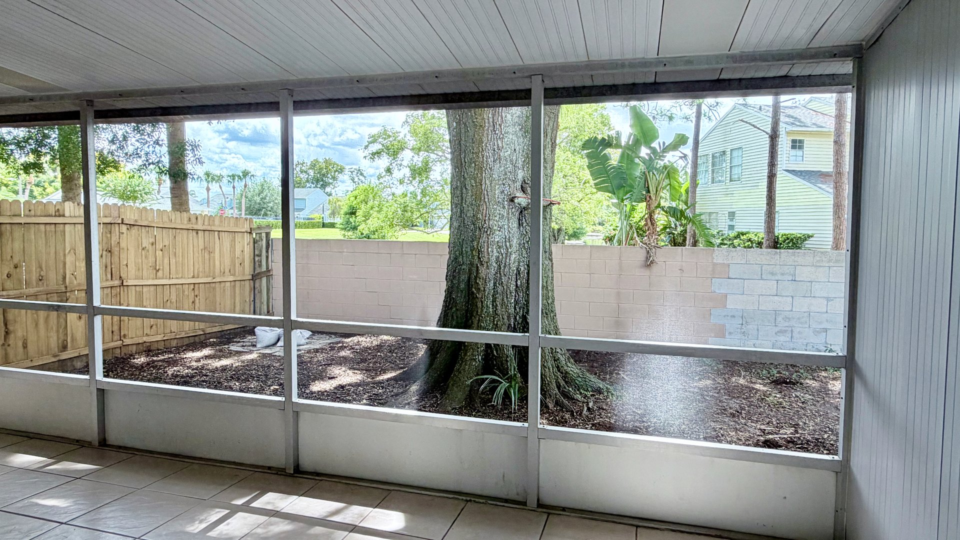 Casselberry Three-Bedroom, Two-Bathroom Duplex Unit with Private Yard
