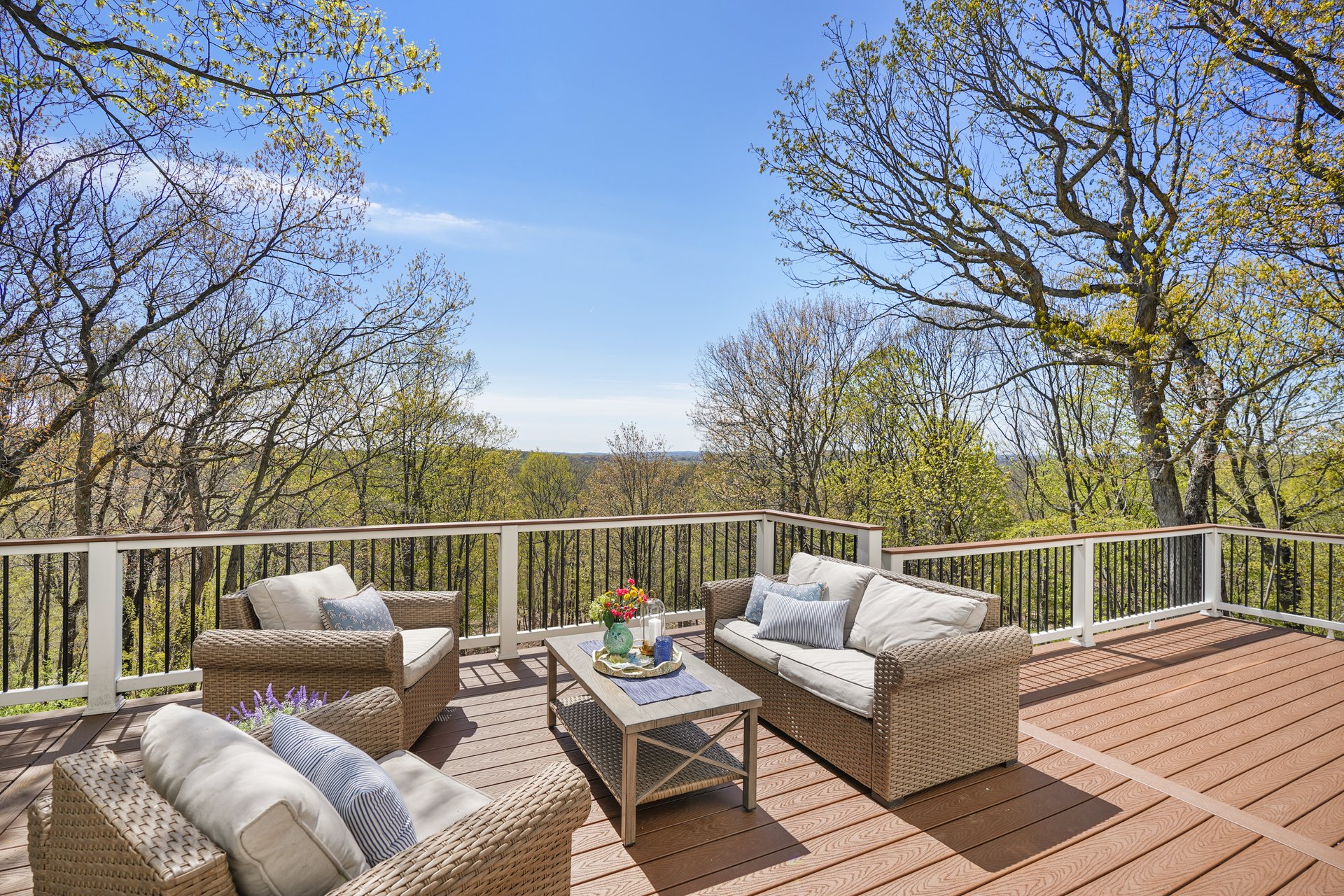 8 Deer Run Court