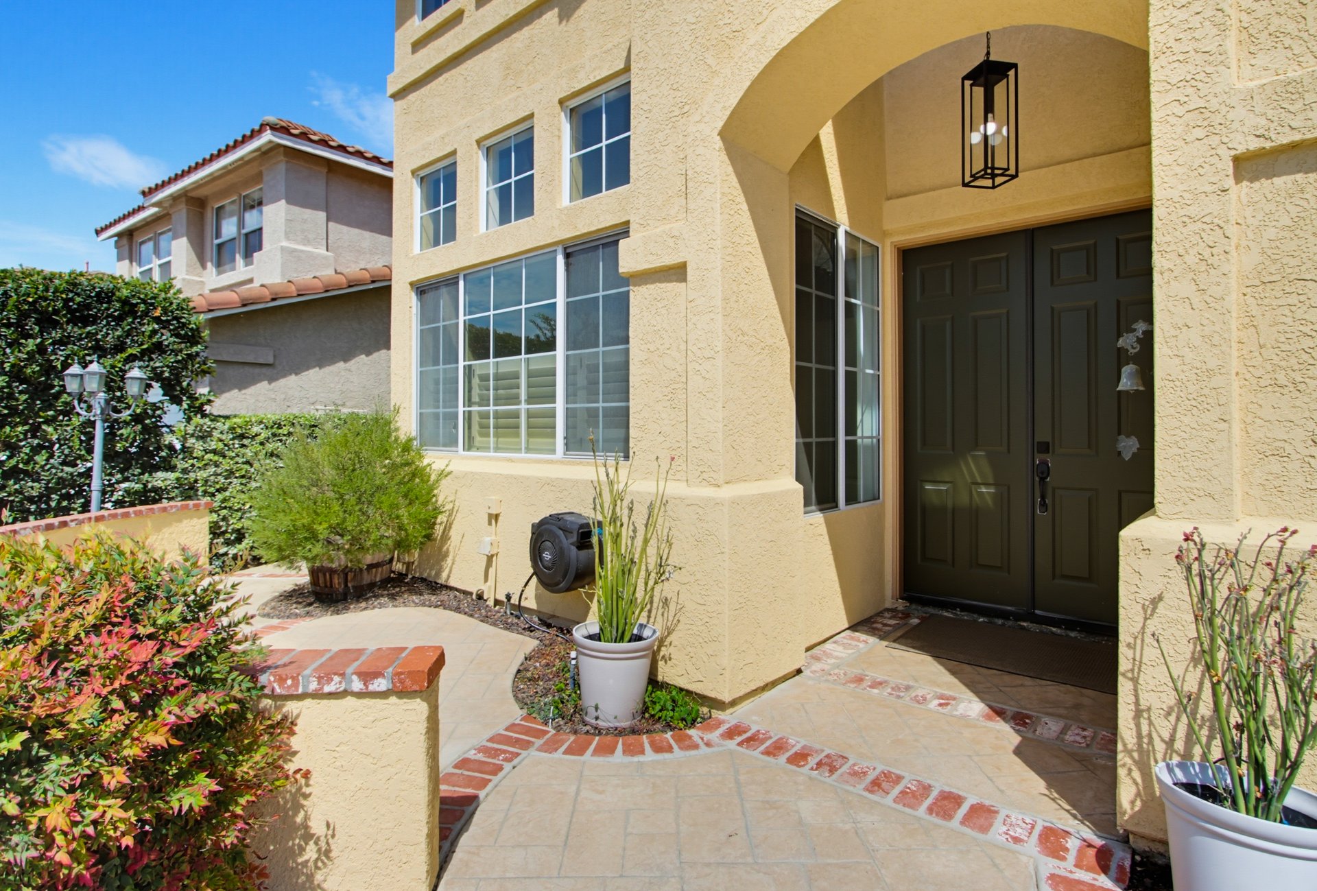 3350 Avocado Vista Ln