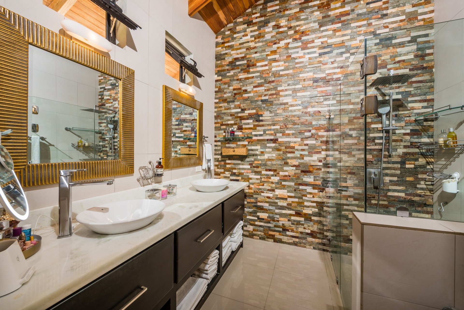 Casa Cielo | Luxurious Multifunctional Estate with Main House, Apartments, and Pool in Guanacaste!