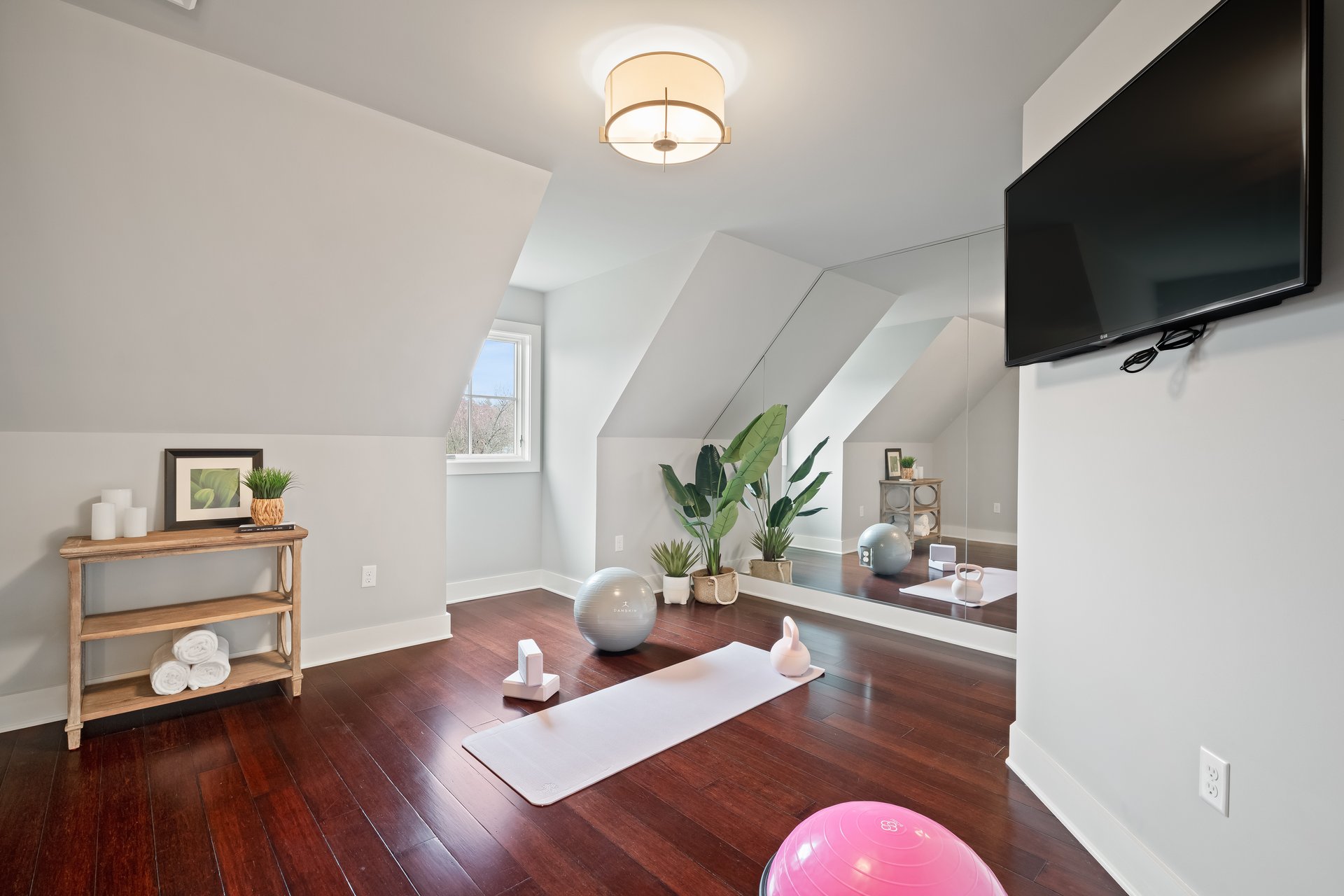 2687 Avenue Du Vlg