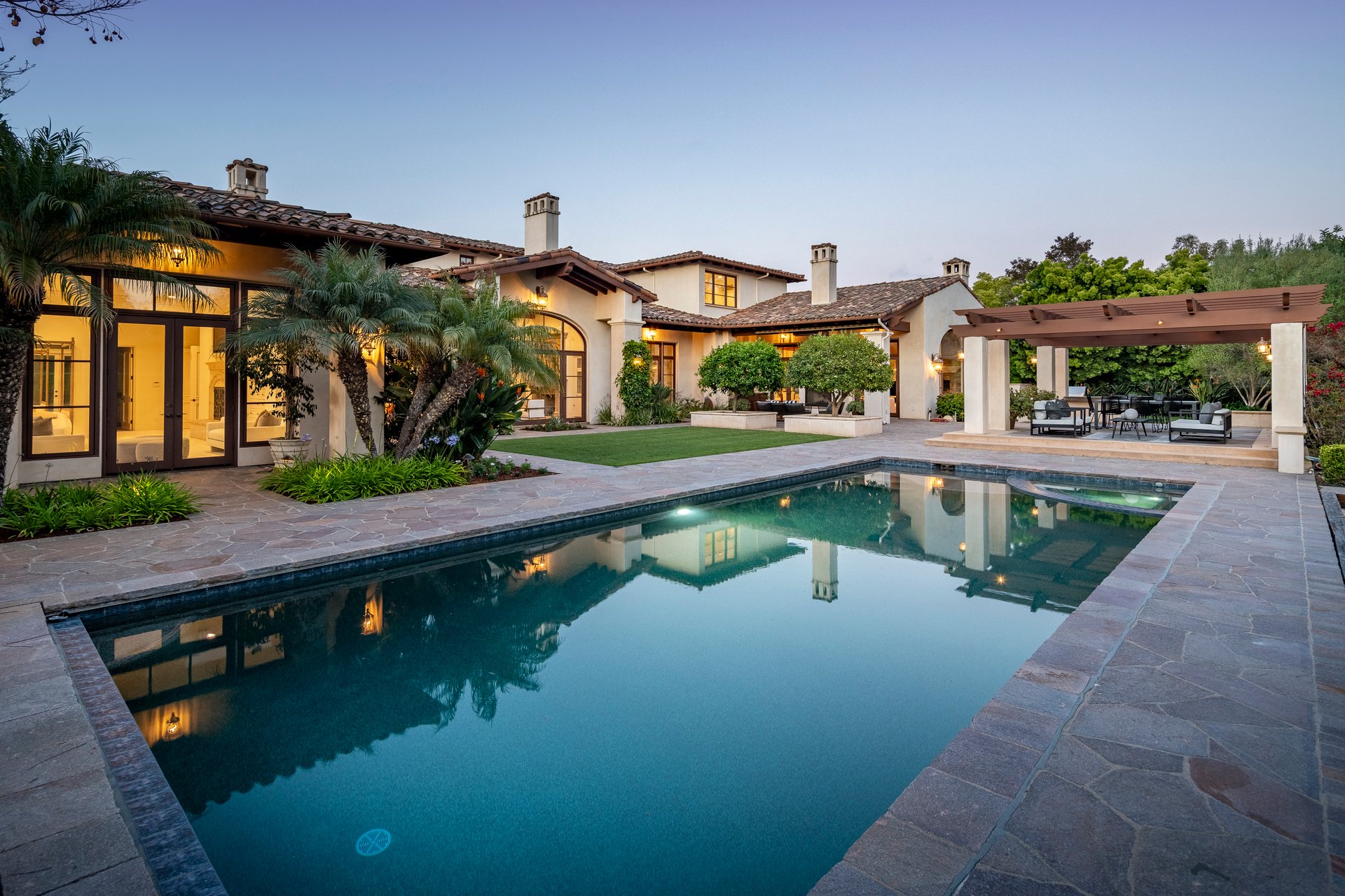 Luxury Living Redefined: Executive Rental in The Bridges