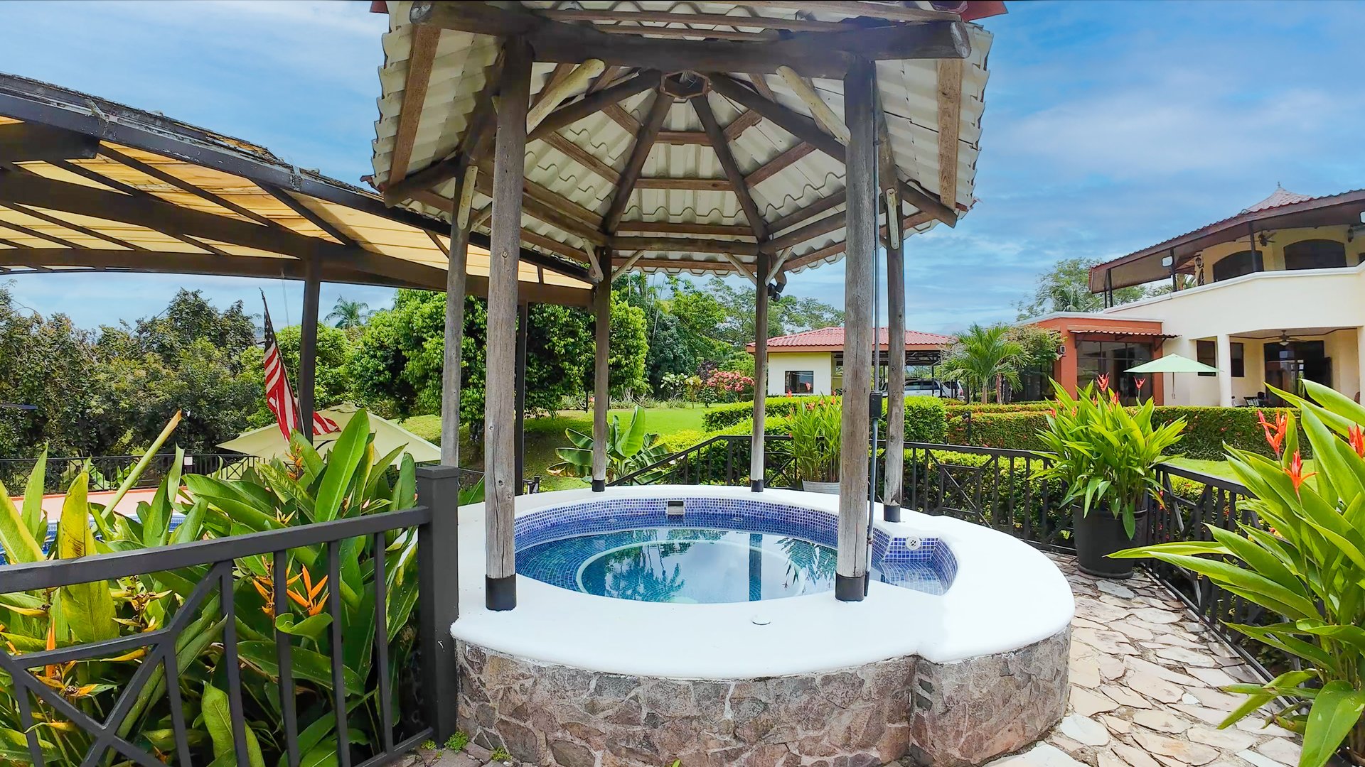 Tropical Estate in Gated Community near Quepos