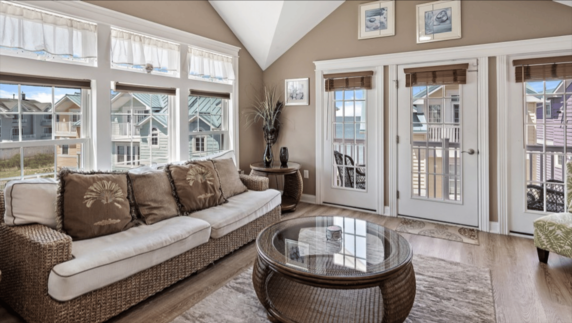811 Bay Club Lane West, Beach Haven